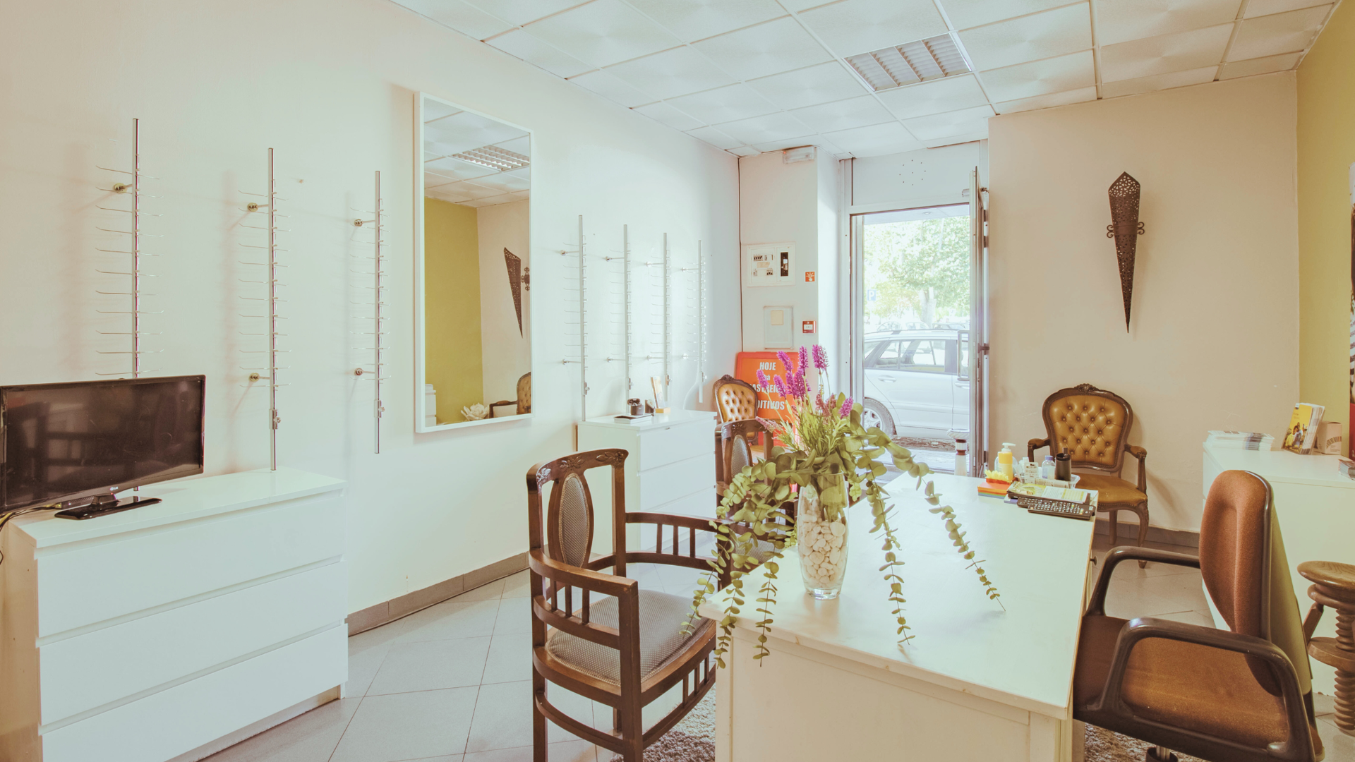 Espaço Comercial na principal Avenida de  Sobral de Monte Agraço