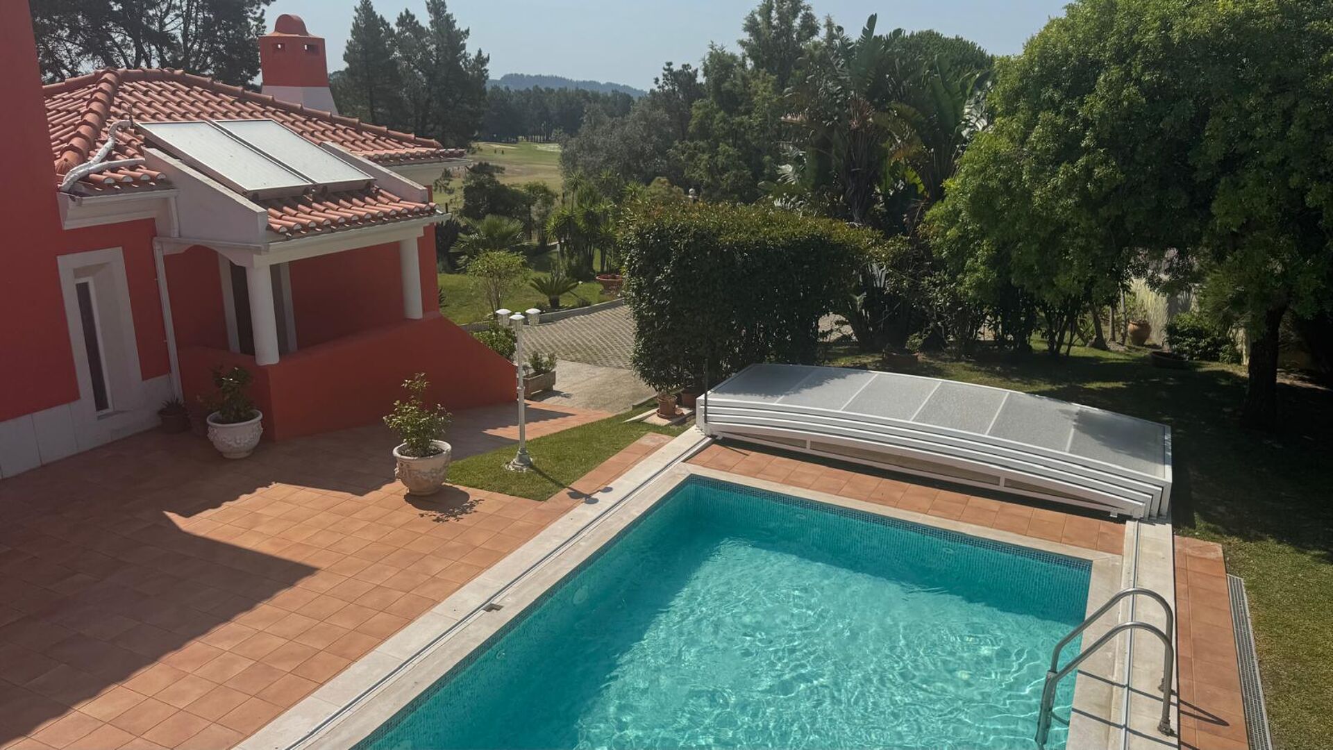 Luxurious villa with pool, an authentic heaven in Beloura/Sintra, on a unique plot (2,000 sqm)
