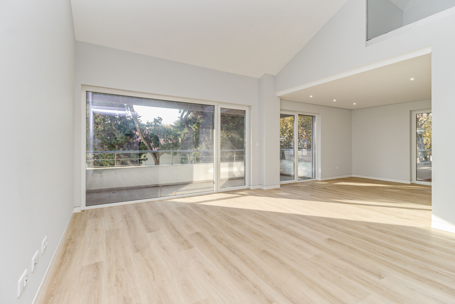 APARTAMENTO T3+1 DUPLEX CENTRO CARCAVELOS