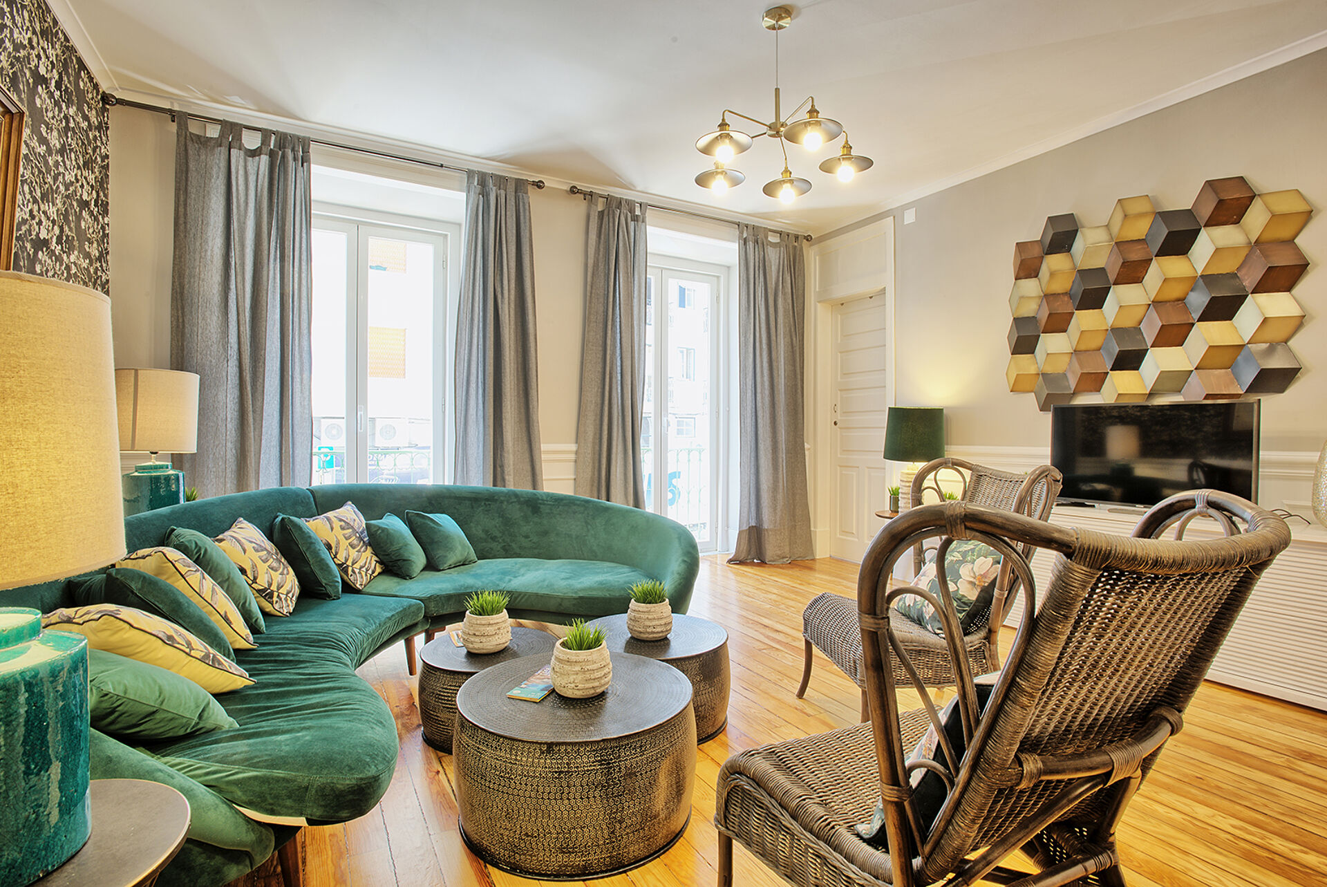 ANGEL'S CHIC-Deslumbrante Duplex na Rua dos Anjos: Oportunidade de Investimento com Rendimento Líquido de 10% e Conforto Moderno