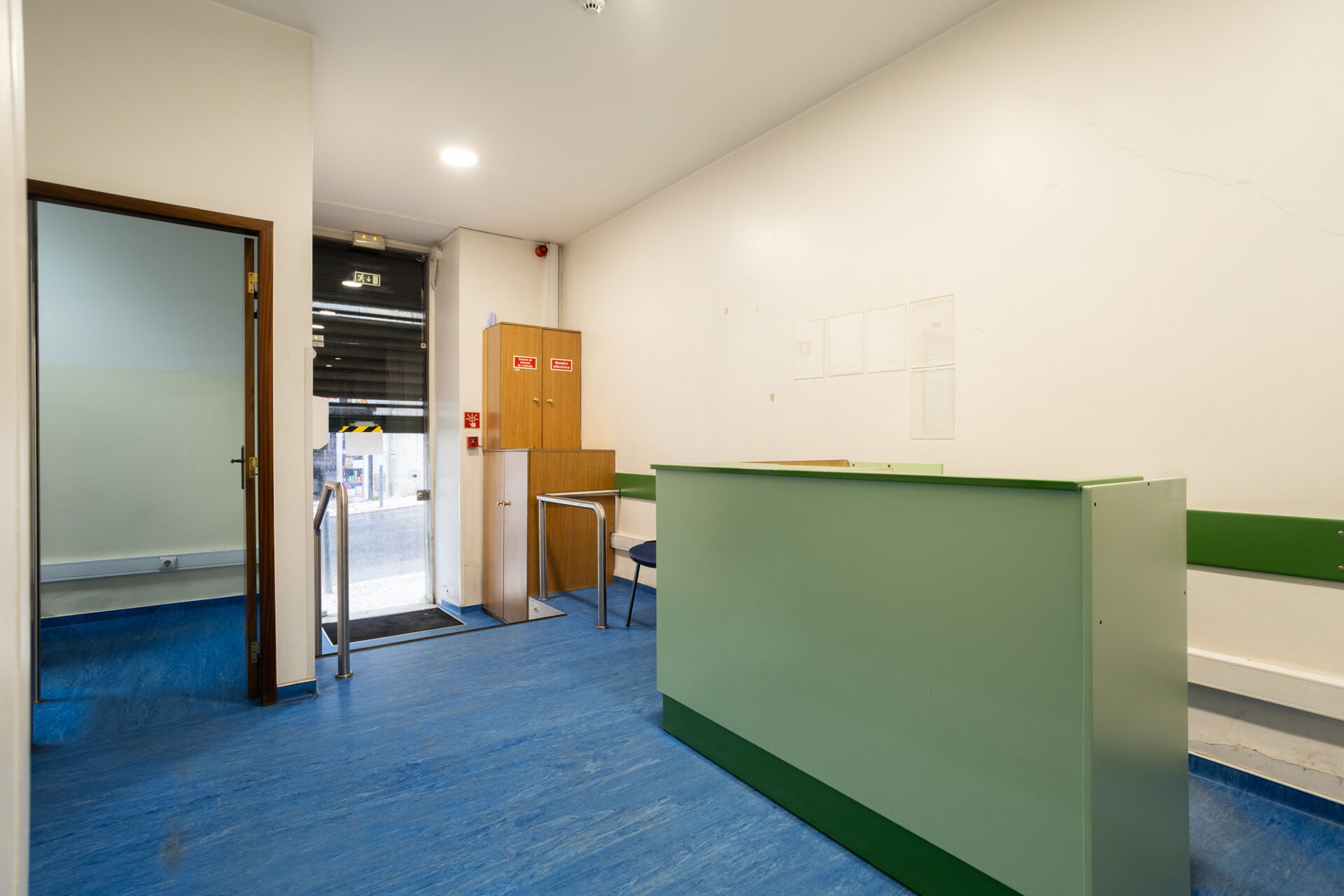 Loja com logradouro, em Campolide, Lisboa.