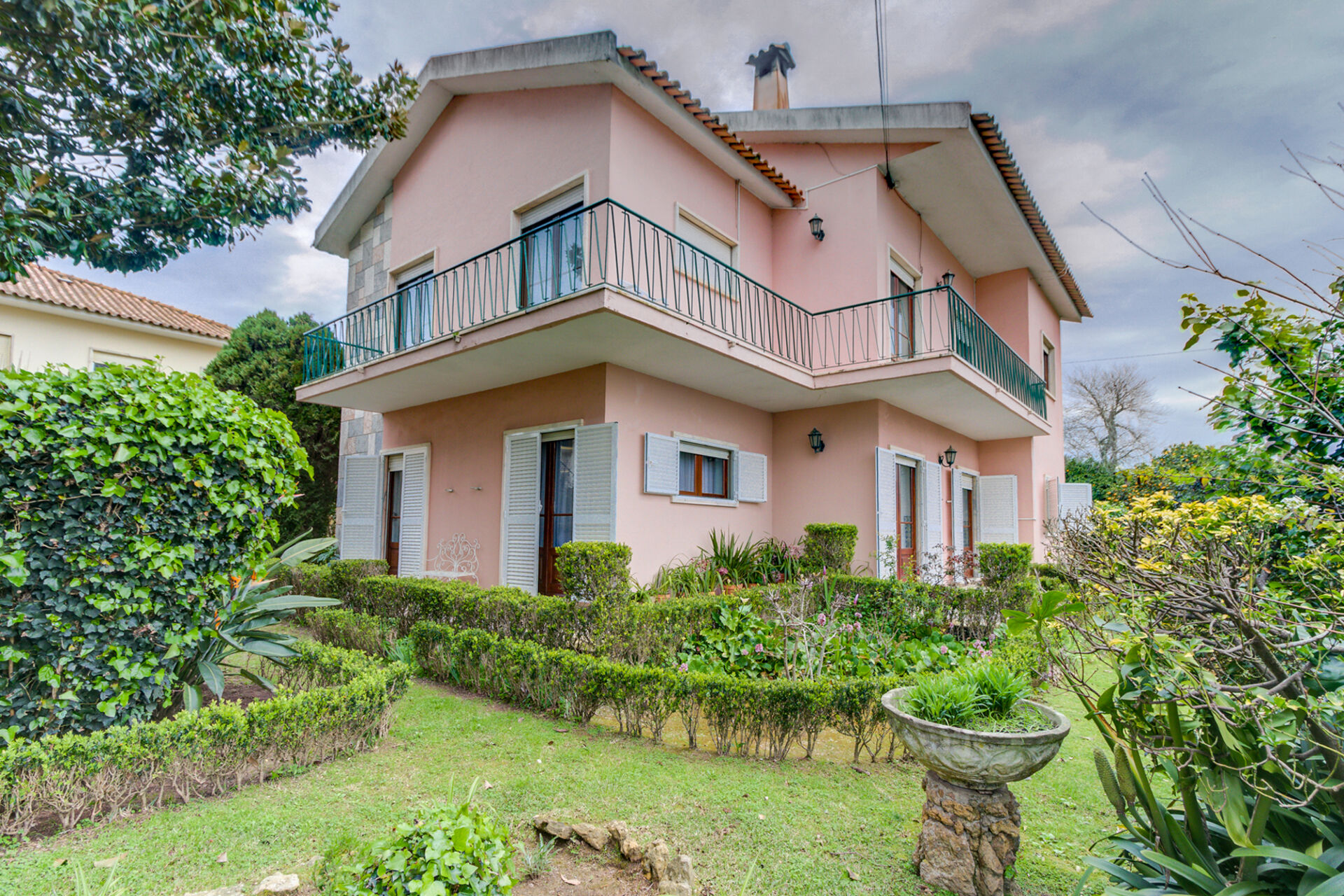 Unique, exclusive 5-bedroom house on a 1.000 (one thousand) sqm plot