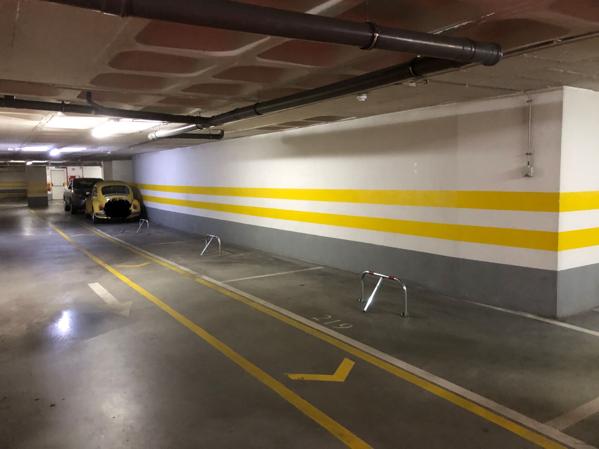 Lugar de estacionamento na  Avenida de Berlim