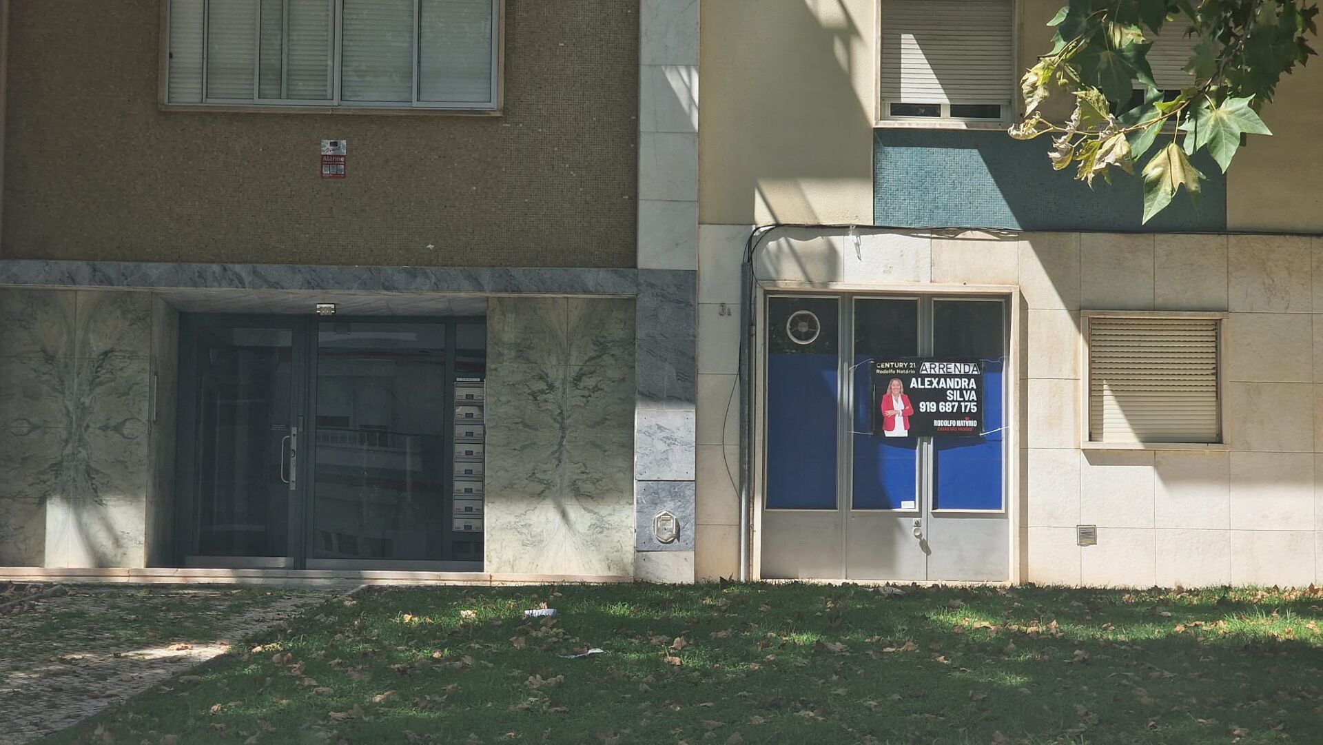 Oportunidade de Arrendar um espaço comercial, ou armazém no Restelo