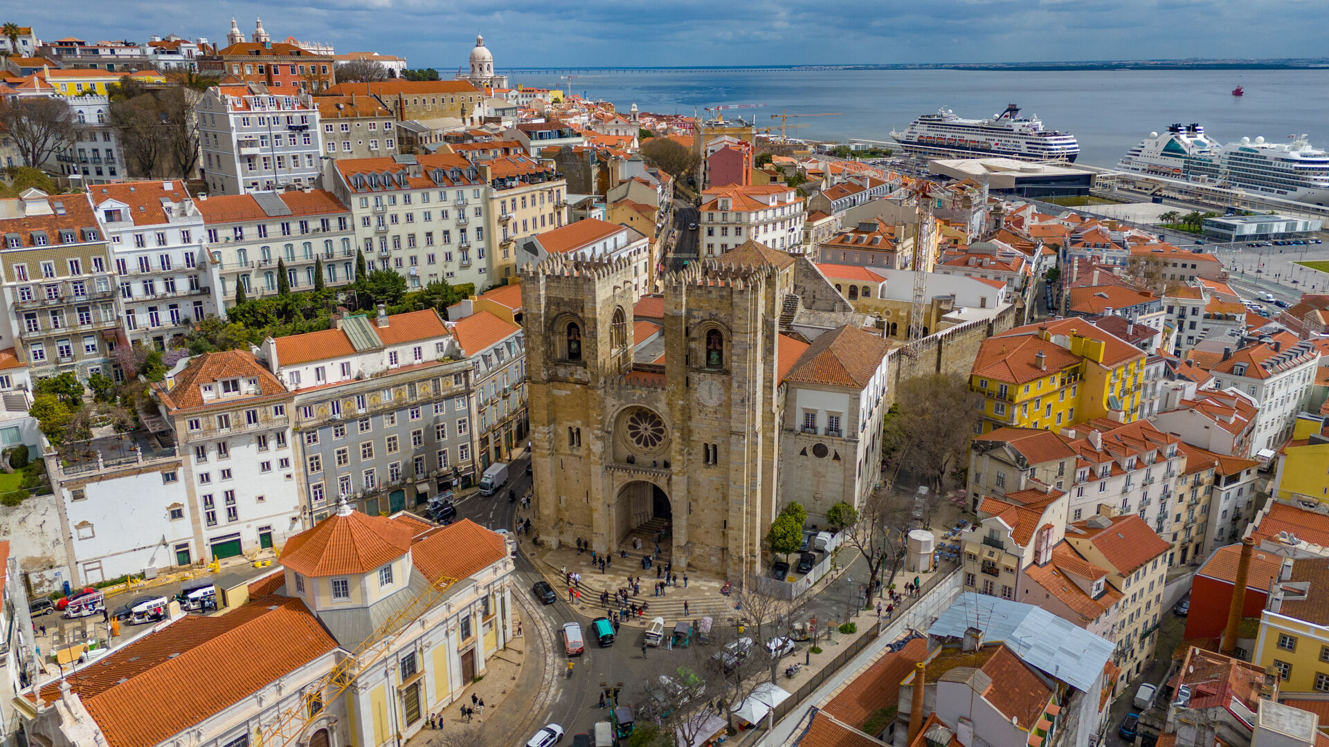 Encantador T1, Renovado no Coração de Lisboa: Viva o Charme da Capital!