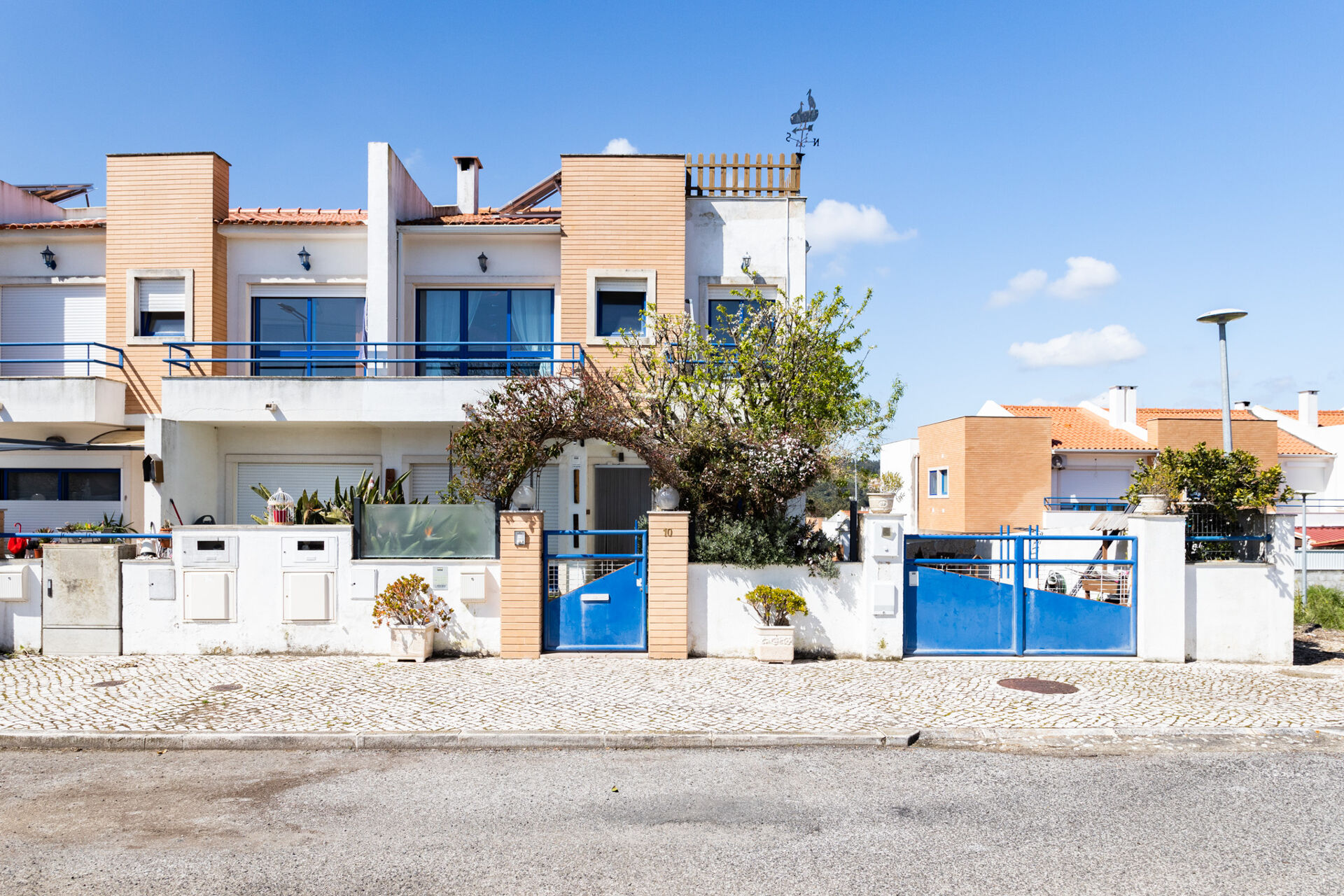 Azambuja House 10: Moradia Geminada T4 Perfeita com Piscina e Vista Deslumbrante na Azambuja!