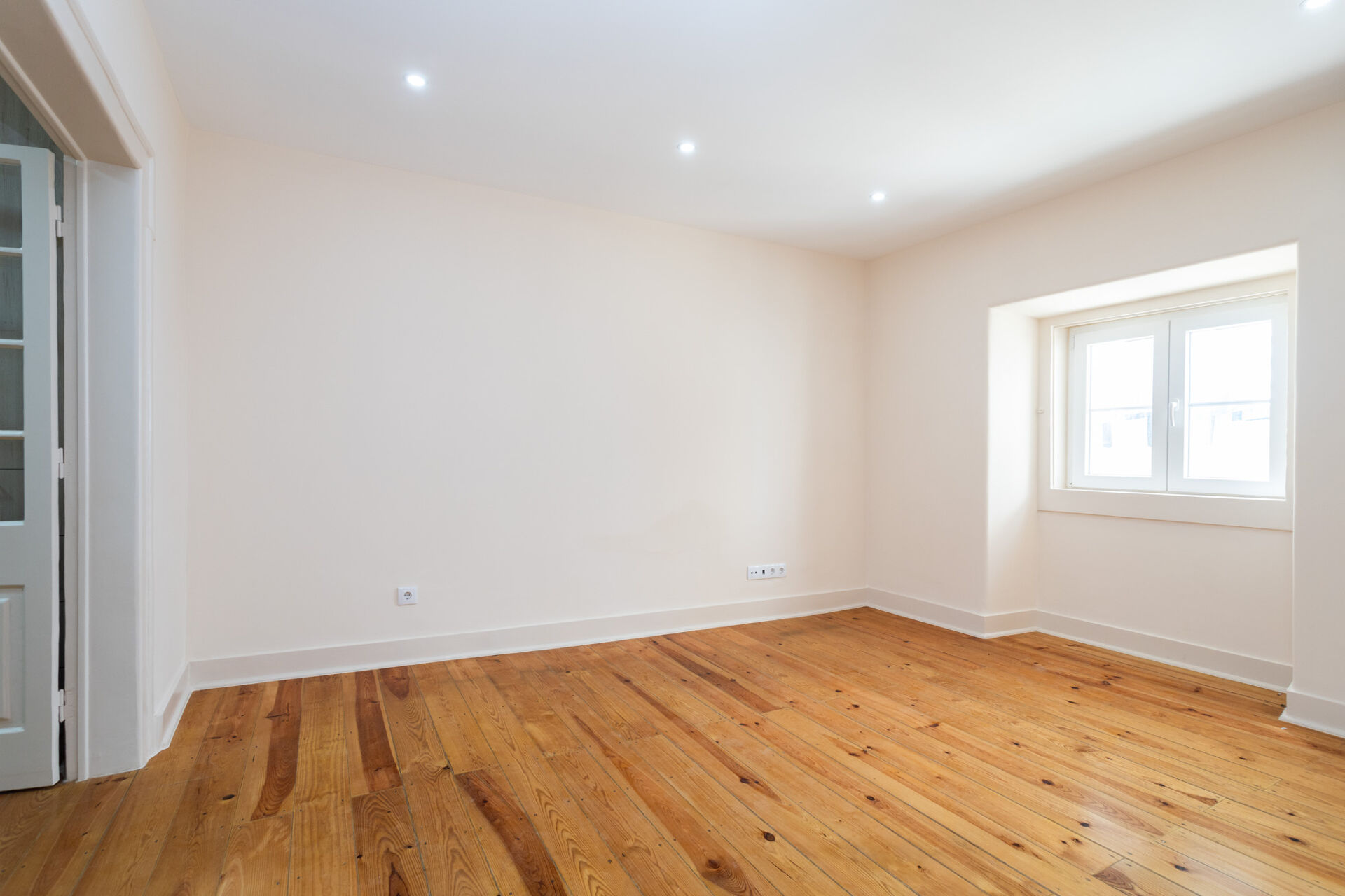 Encantador T3 Duplex Renovado no Coração de Lisboa: Viva o Charme da Capital!