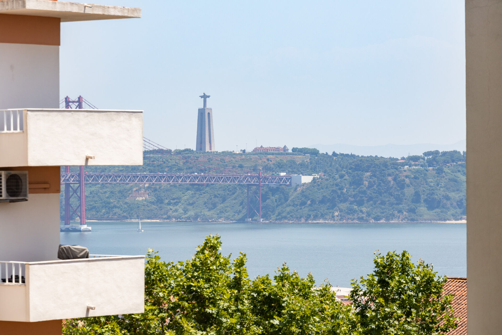 Apartamento T2 com vista de rio em zona Premium do Restelo 