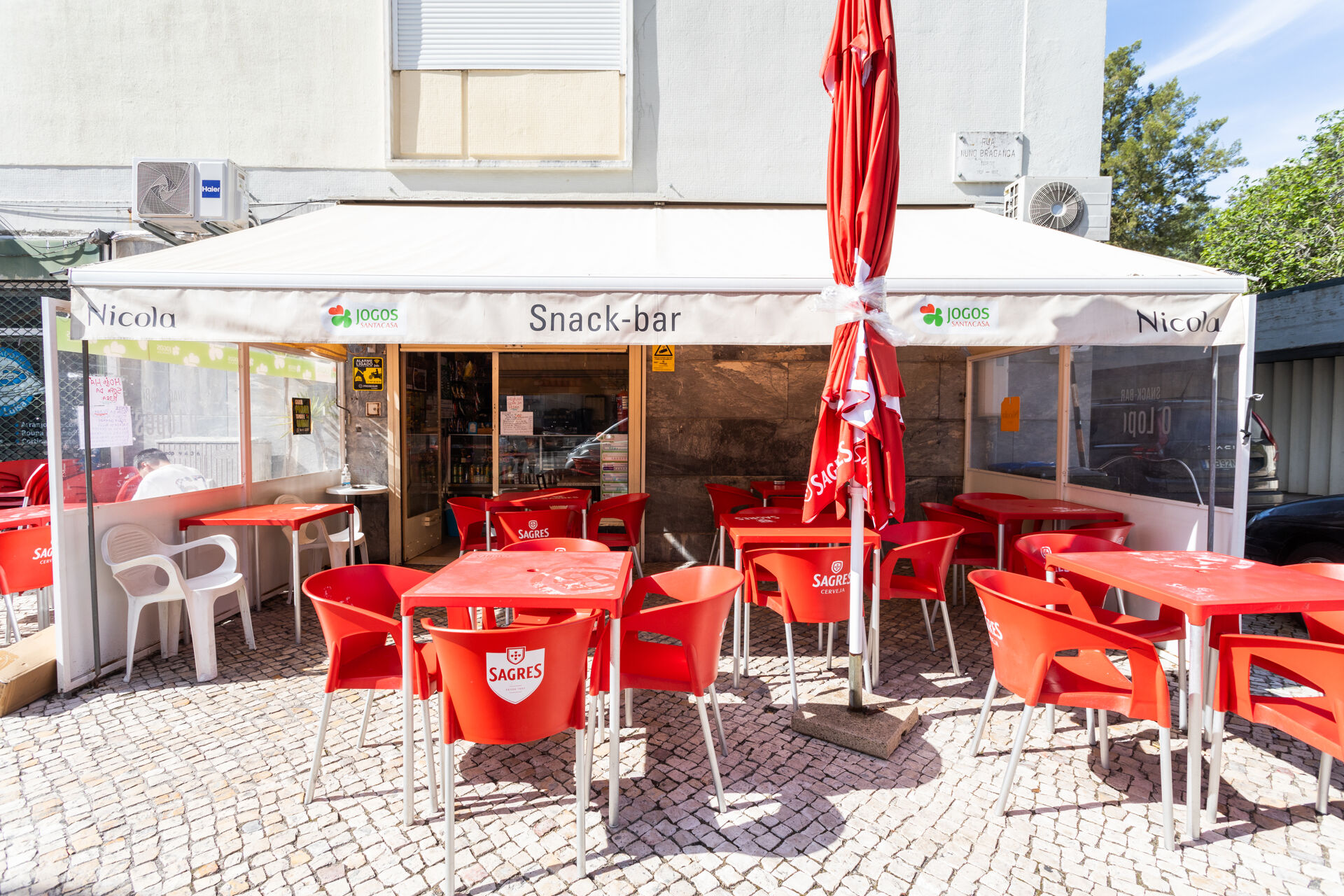 Trespasse de Café/Snack-Bar com Jogos Santa Casa – Oportunidade Única no Restelo, Lisboa