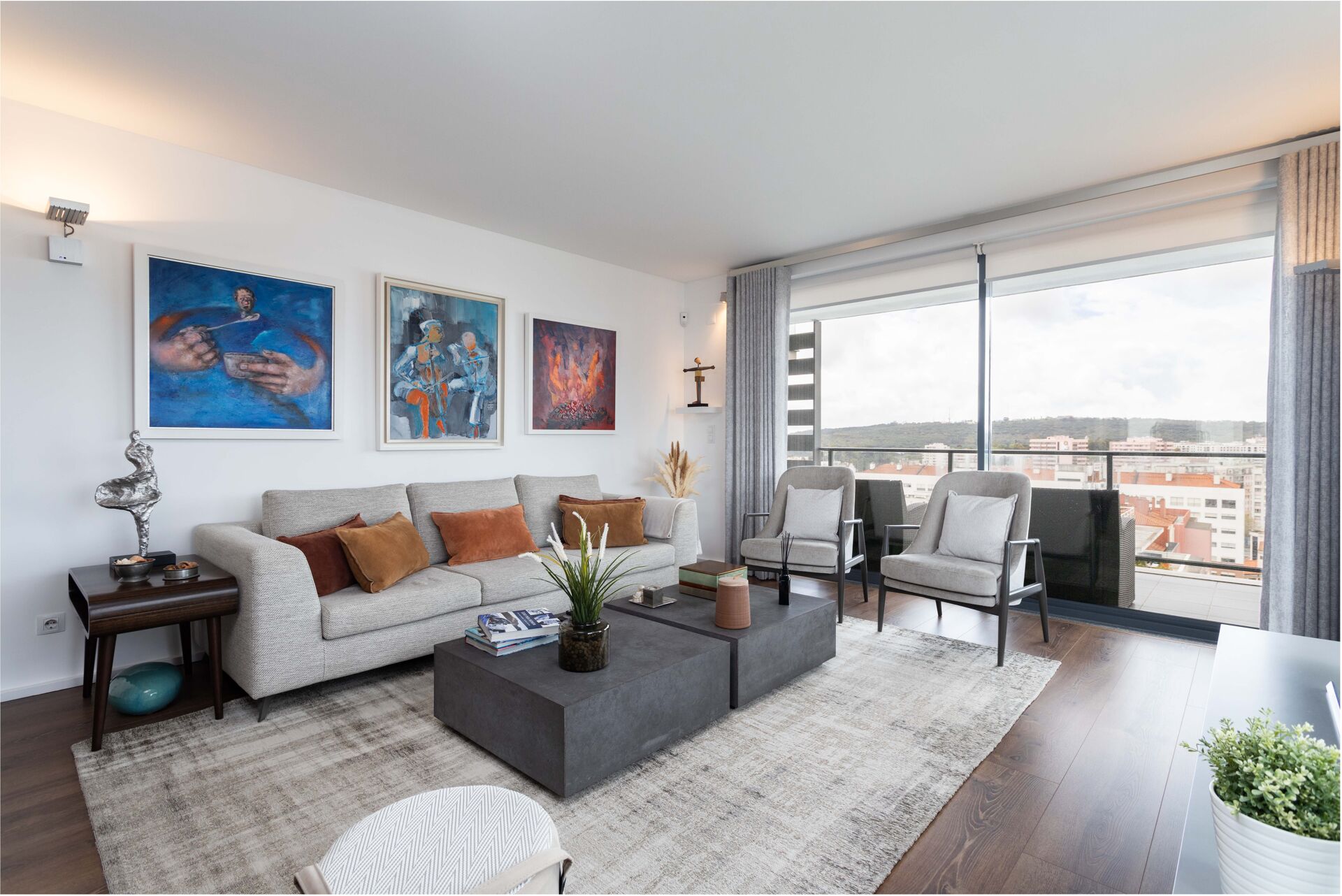 Luxo e Sofisticação em Alvalade: Apartamento T3 com Vista Deslumbrante e Excelentes Comodidades