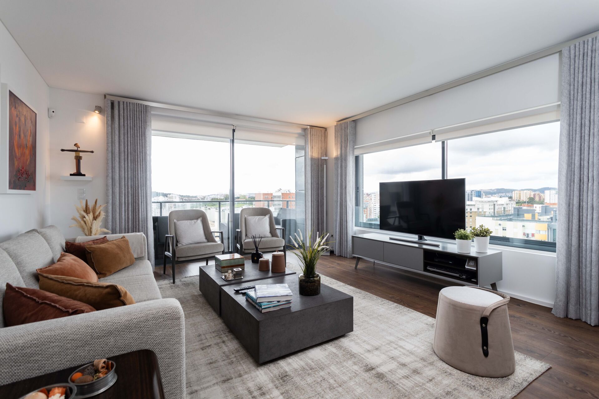 Luxo e Sofisticação em Alvalade: Apartamento T3 com Vista Deslumbrante e Excelentes Comodidades
