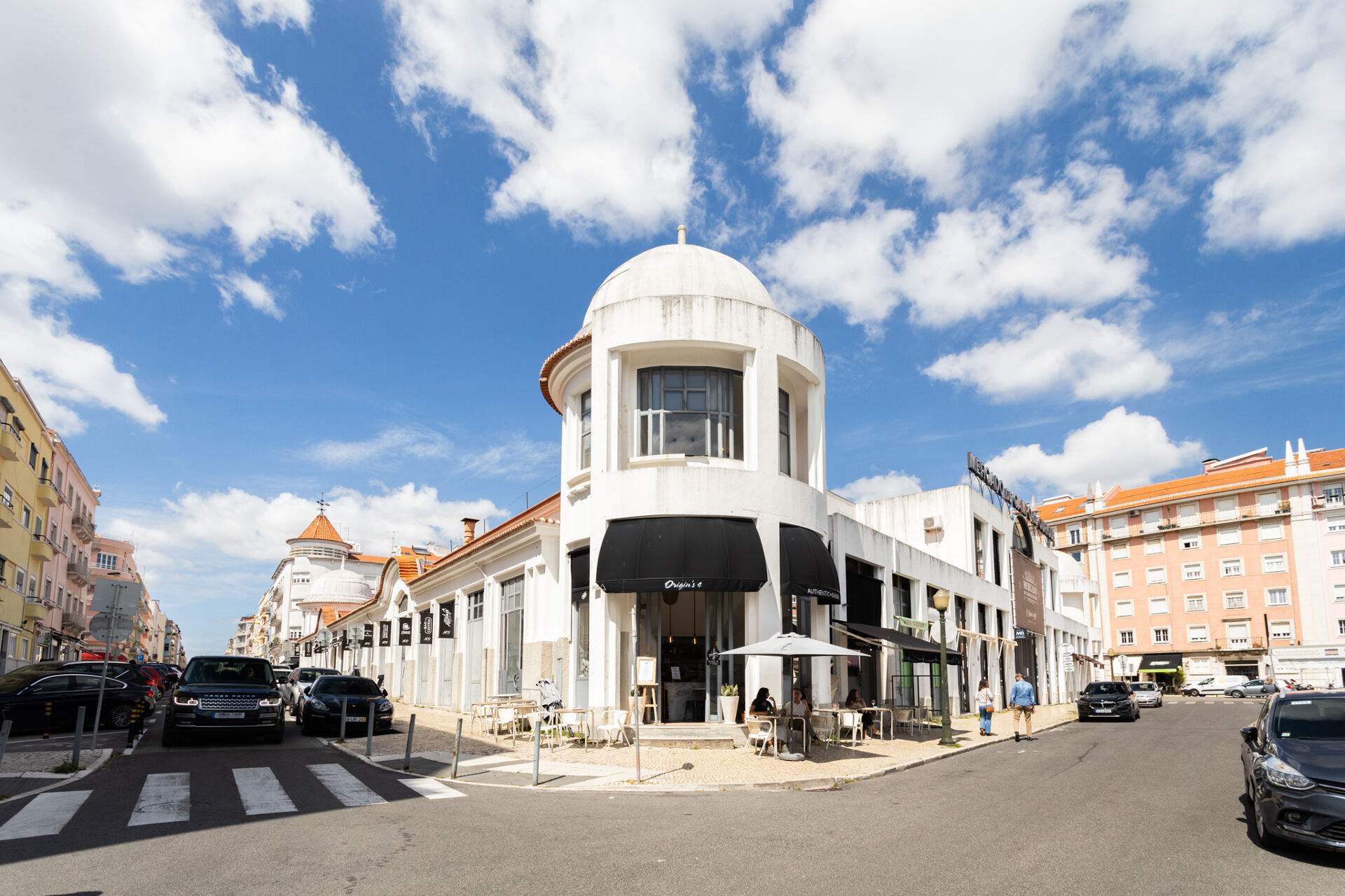 Oportunidade Única: Restaurante em Pleno Funcionamento no Vibrante Campo de Ourique com Esplanada e Localização Privilegiada!