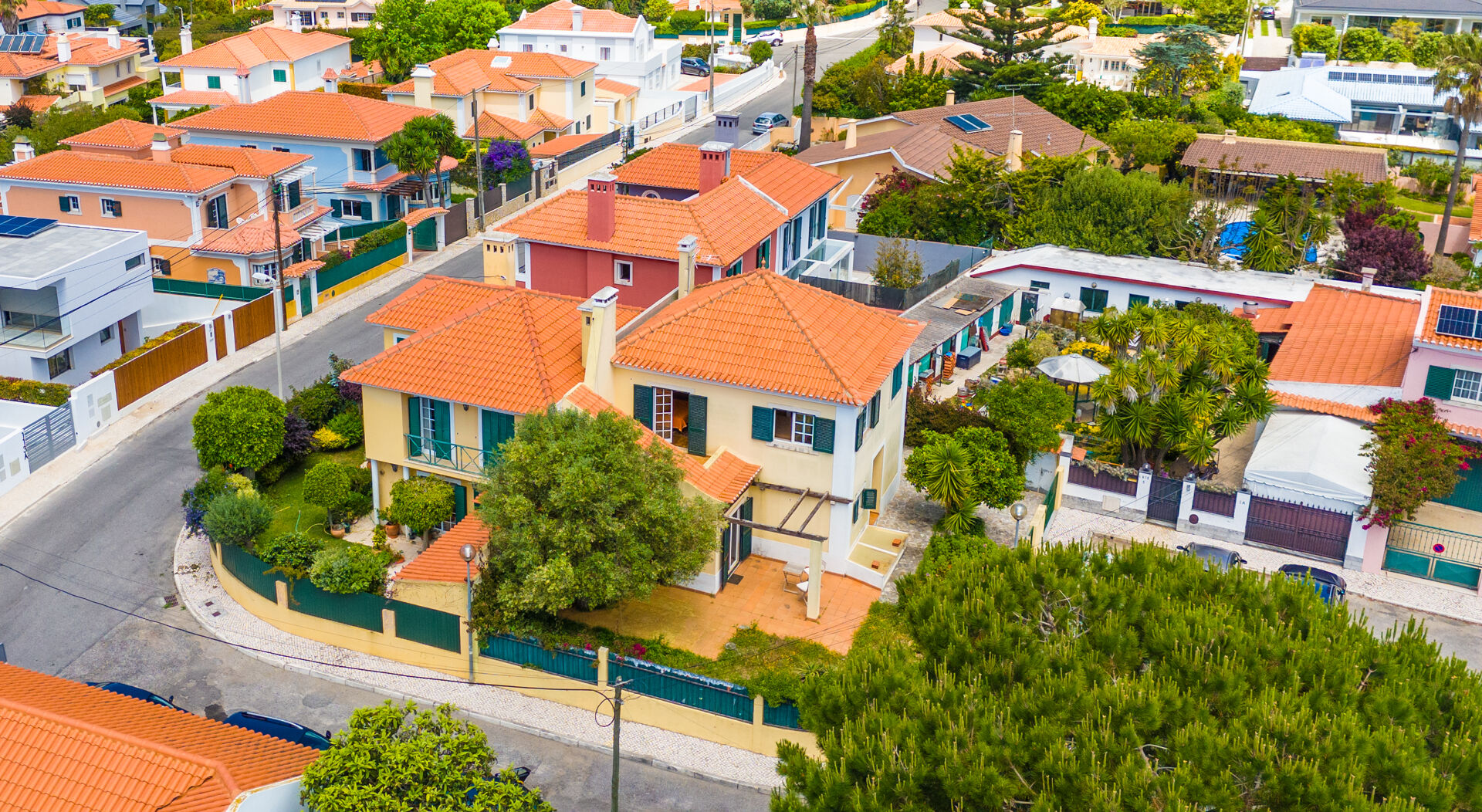 Encantadora Moradia Geminada em Birre: O Refúgio Ideal entre Praia e Cidade!