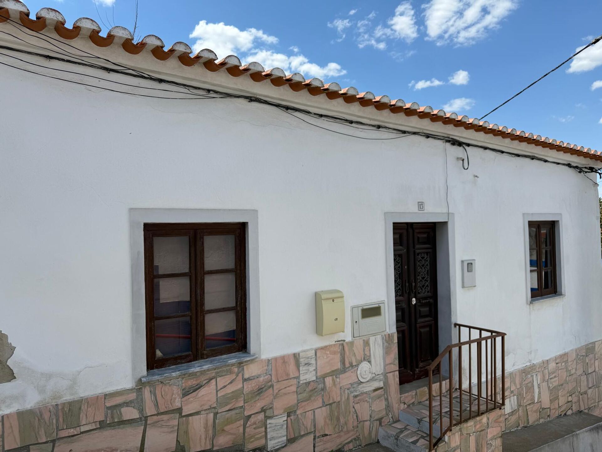 Moradia T4 localizado em Zona Central do Alentejo, em Ervidel, para remodelar