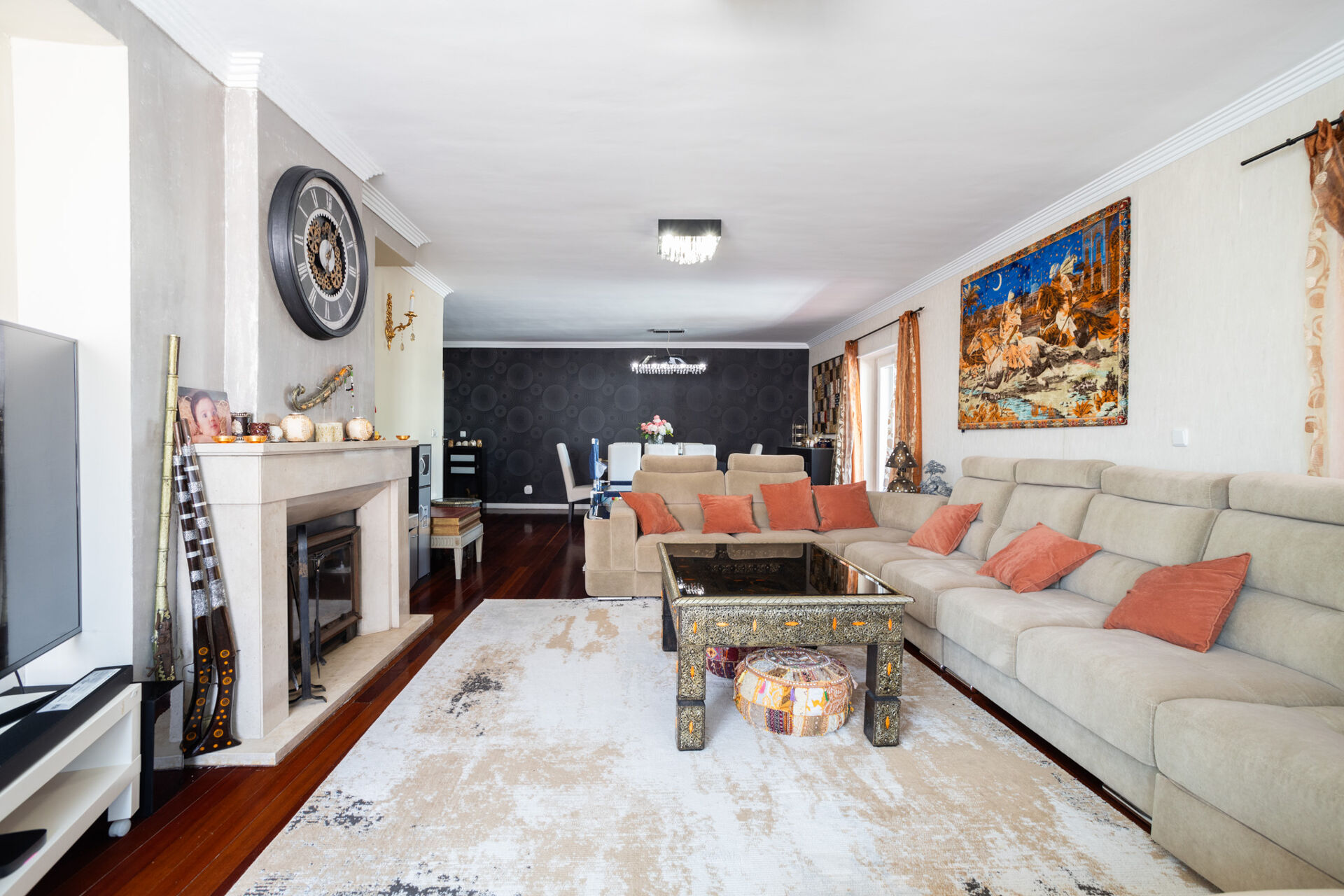 Apartamento T3 à venda no Bairro do Rosário com garagem e varanda ampla!