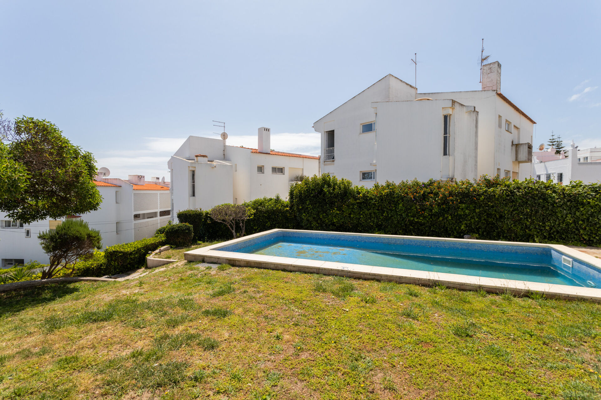 Moradia de Sonho com Piscina, Jardim e Terraço a 5 minutos da praia! Ideal para Famílias!