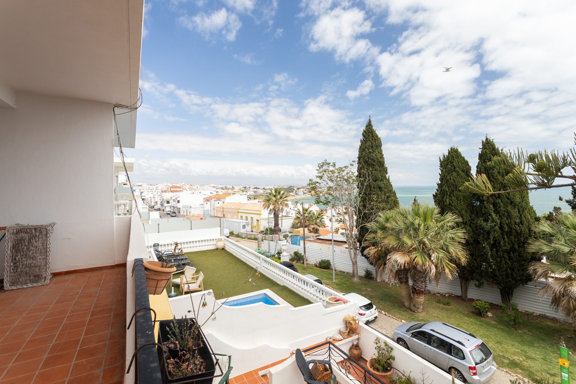 Moradia de Sonho com Piscina, Jardim e Terraço a 5 minutos da praia! Ideal para Famílias!