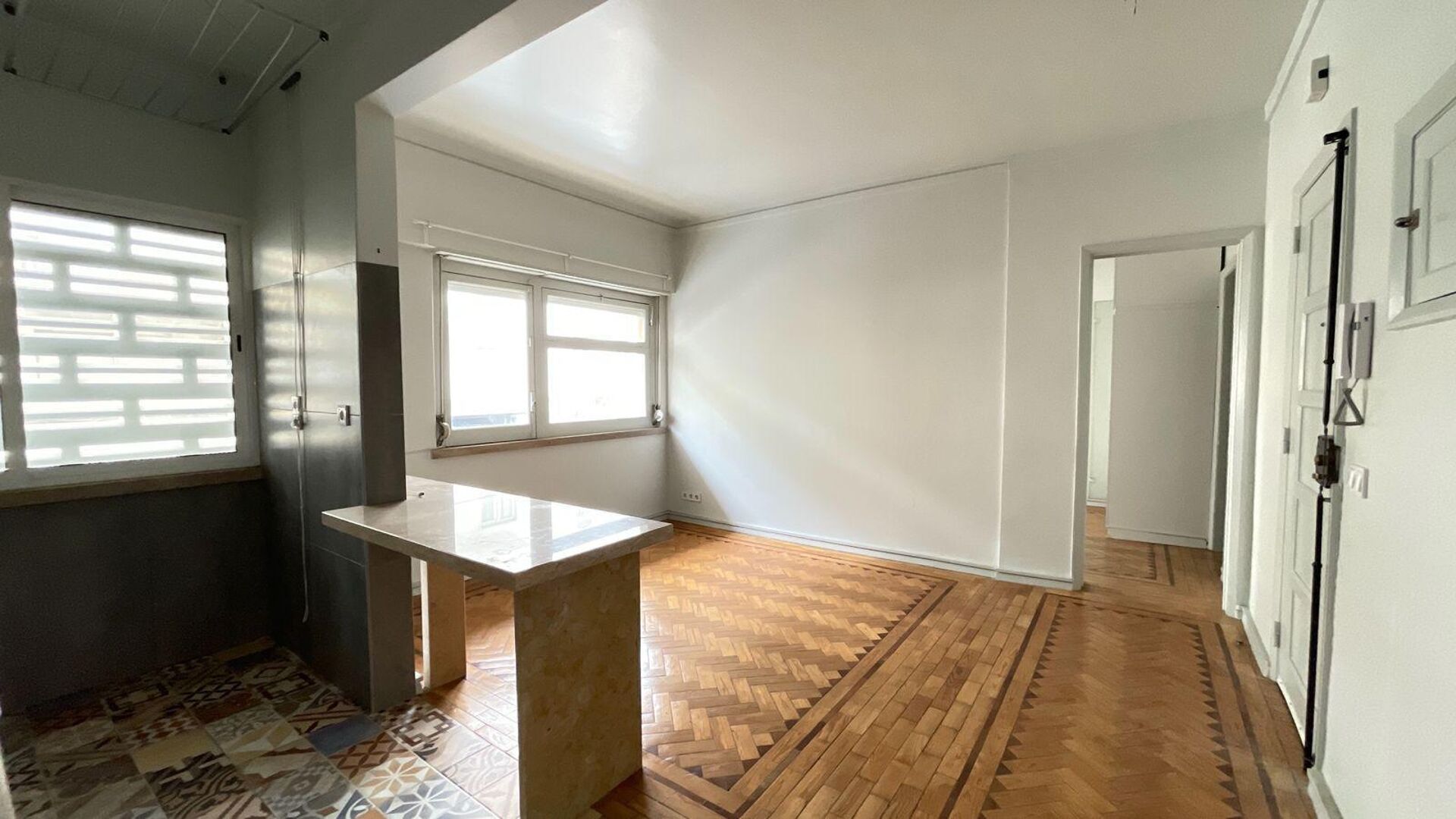APARTAMENTO T1 NA RUA TOMÁS DA ANUNCIAÇÃO