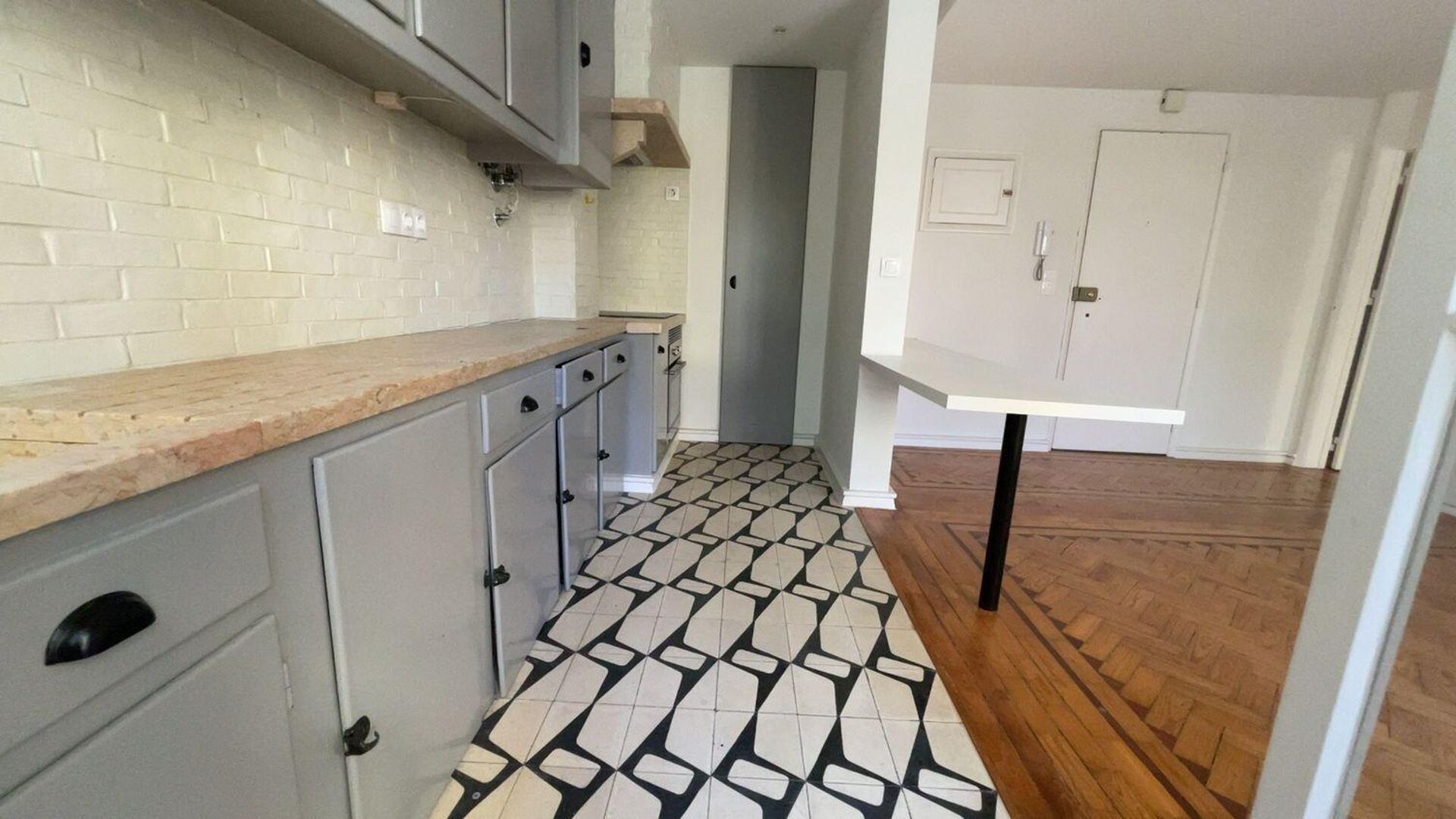 APARTAMENTO T1 NA RUA TOMÁS DA ANUNCIAÇÃO