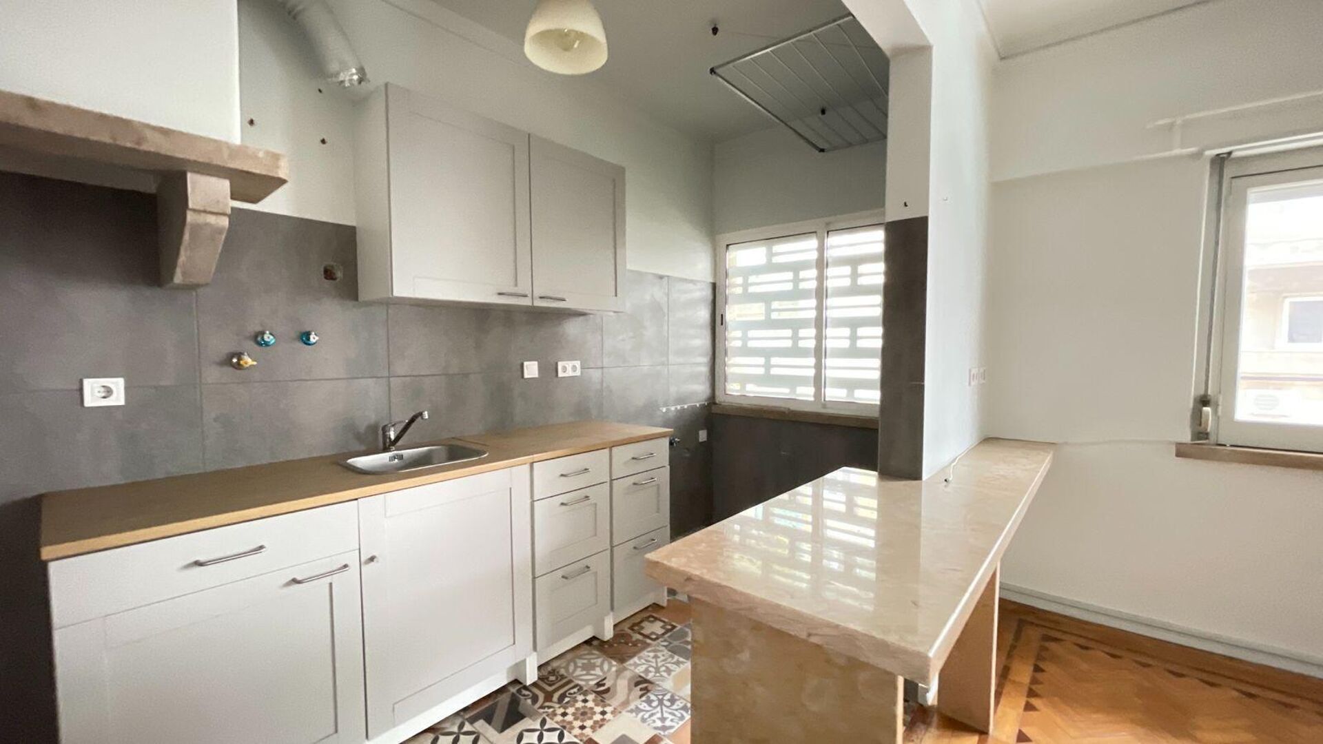 APARTAMENTO T1 NA RUA TOMÁS DA ANUNCIAÇÃO - ARRENDADO