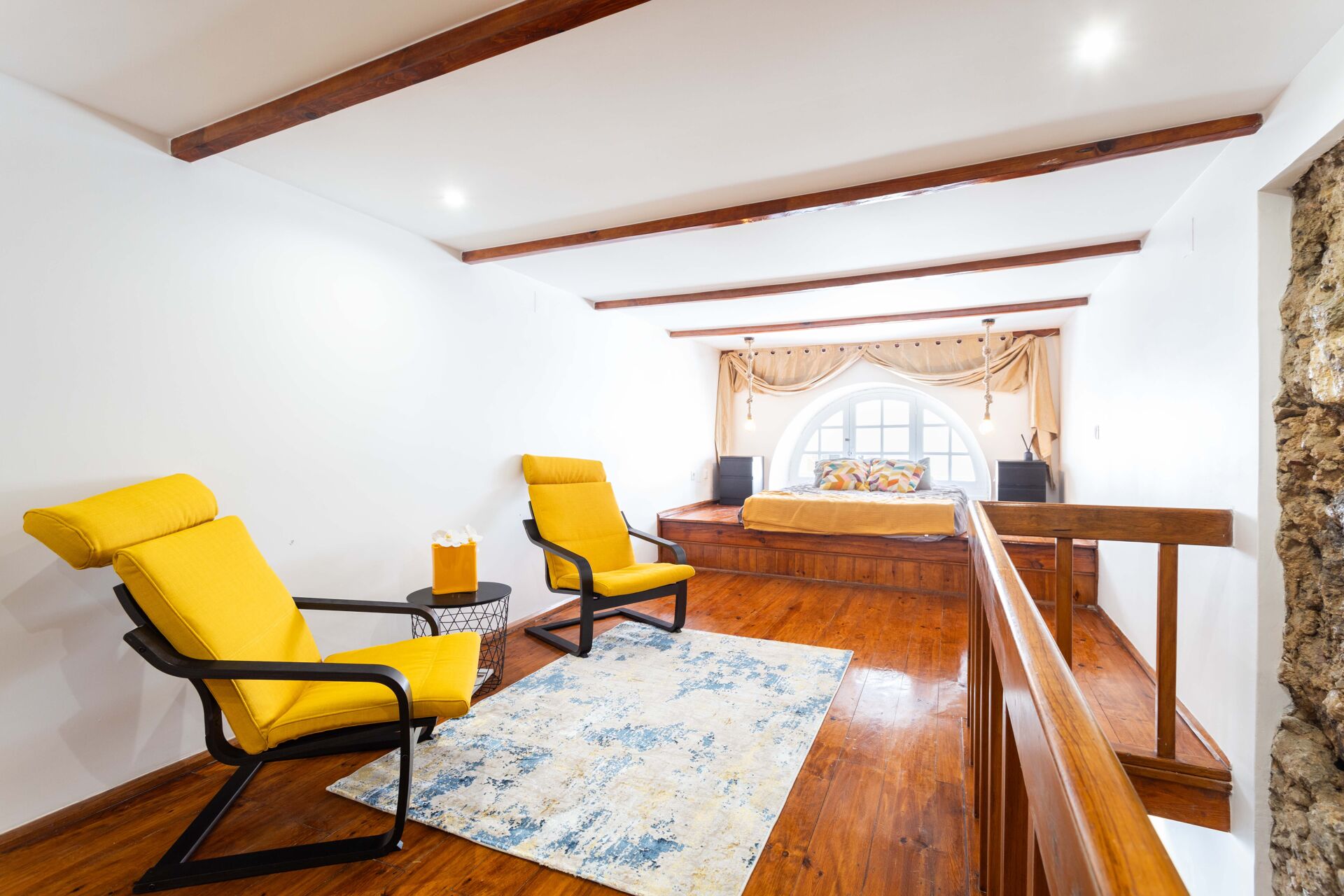 Apartamento T1 Duplex ao Lado do Castelo de S. Jorge: Charme Histórico com Toque Contemporâneo!
