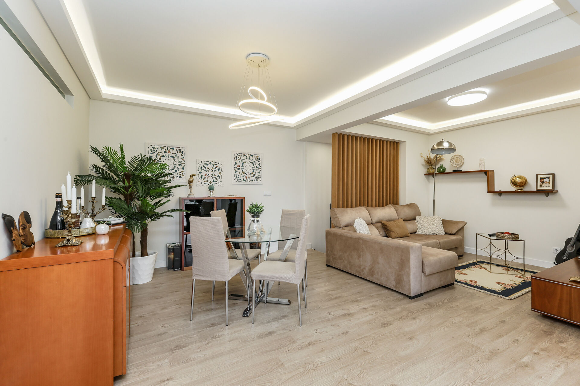 Apartamento T1 convertido em T3 Moderno e Remodelado em Casal de São Brás com Garagem Privativa – Perfeito para a Sua Família!