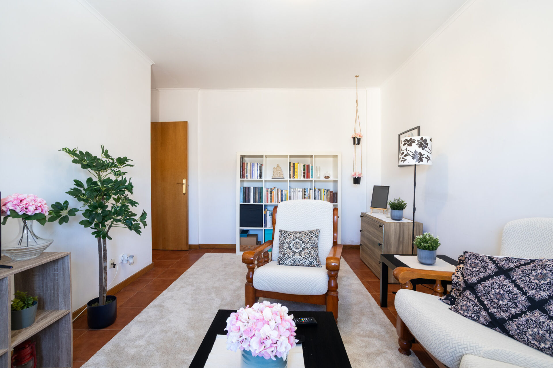 Apartamento T1 Luminoso e Moderno no Coração de Carnaxide - Conforto e Conveniência à Sua Porta!
