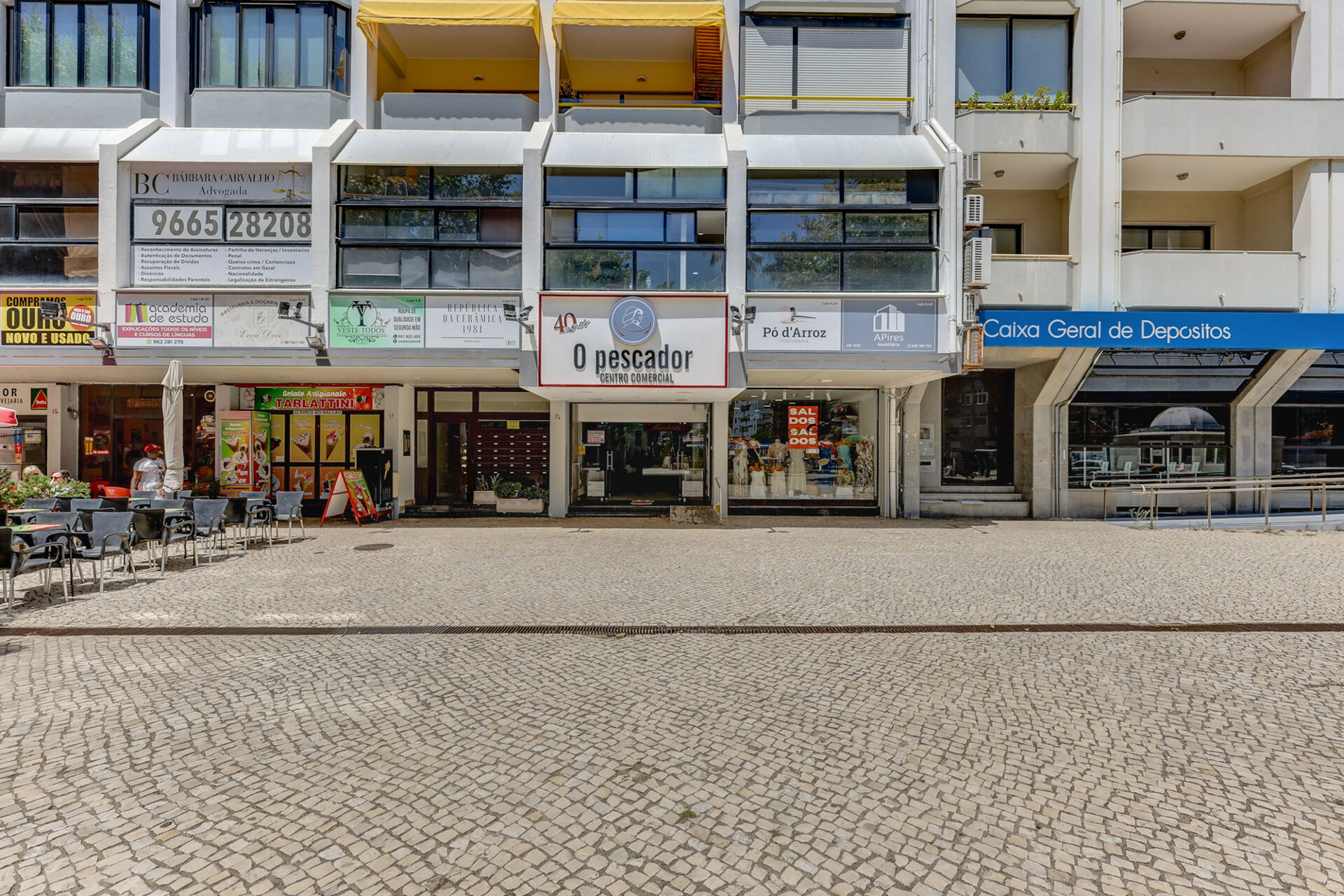 Espaço comercial para venda no Centro Comercial "O Pescador" – Costa da Caparica