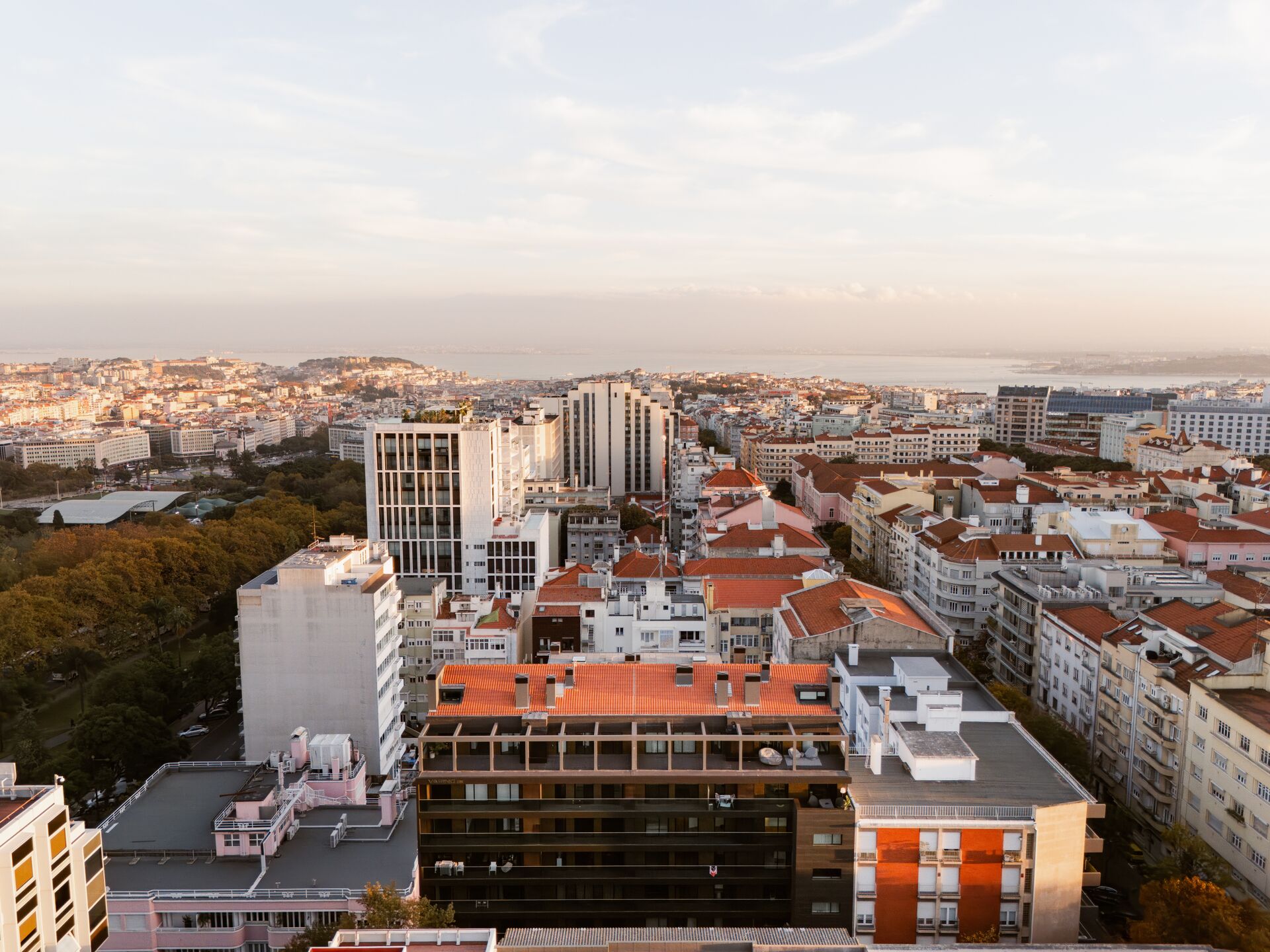 Apartamento de Luxo em Lisboa: Elegância Contemporânea e Conforto Inigualável!
