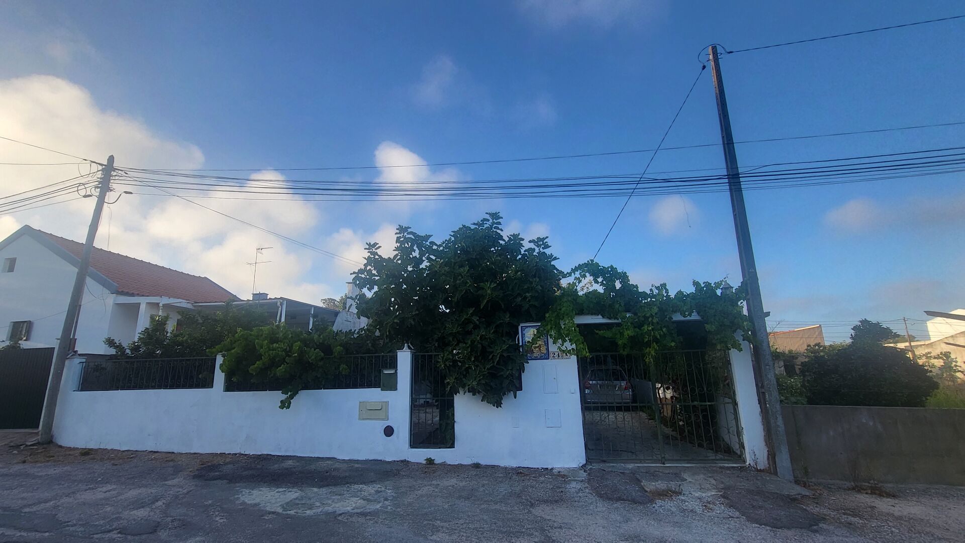 Um Refúgio Tranquilo à Porta da Cidade - Moradia para remodelação na Sobreda