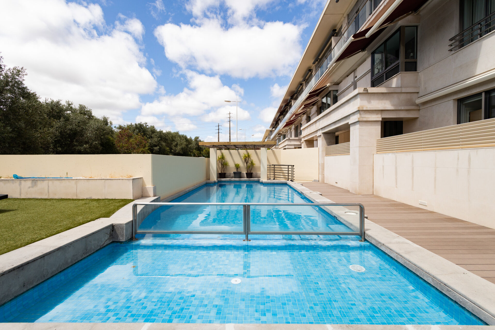 Luxuoso Apartamento T3 na Quinta dos Alcoutins: Oásis de Tranquilidade a 5 Minutos de Lisboa!
