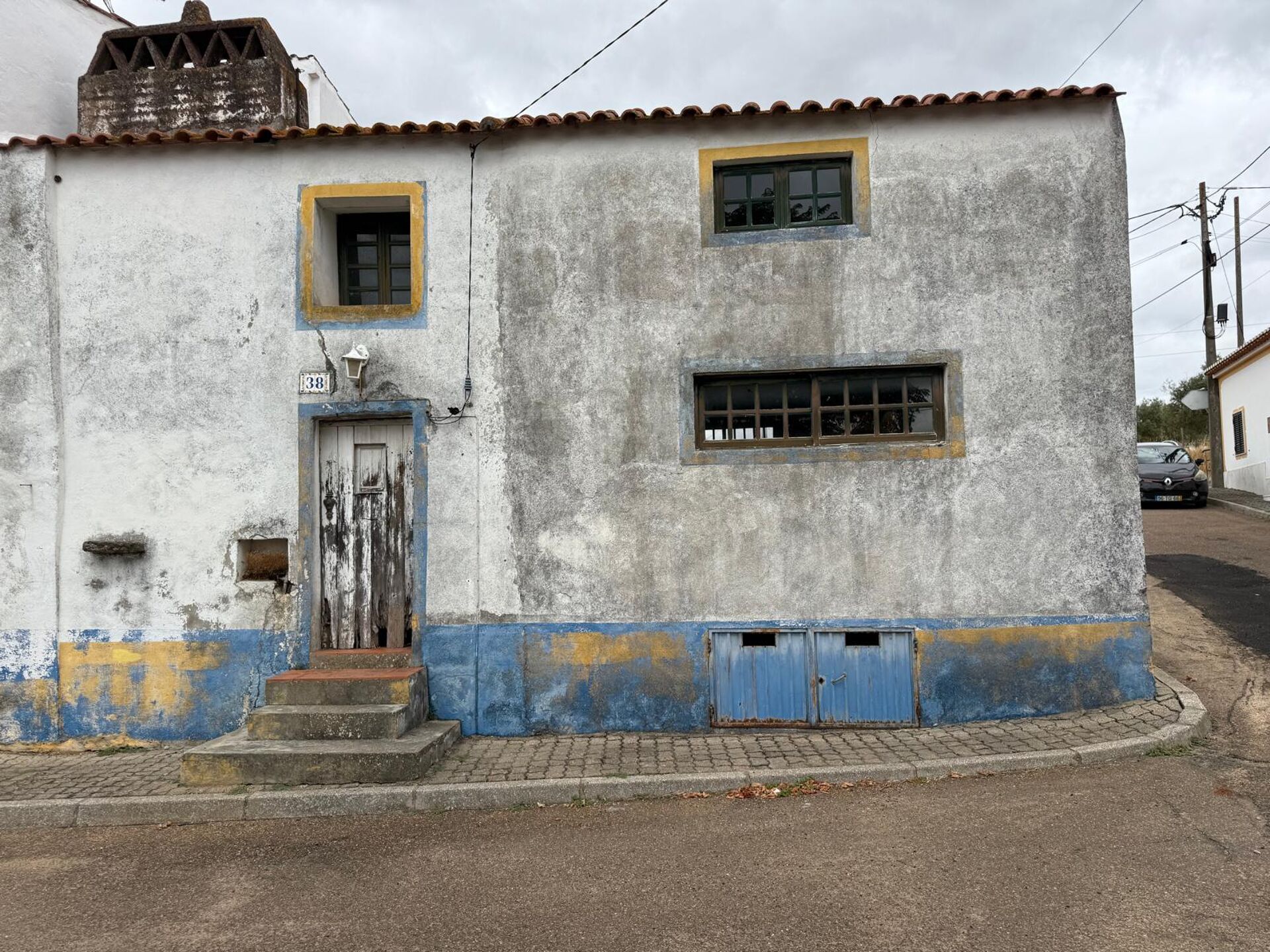 Duas Moradias para remodelação total em Vaiamonte