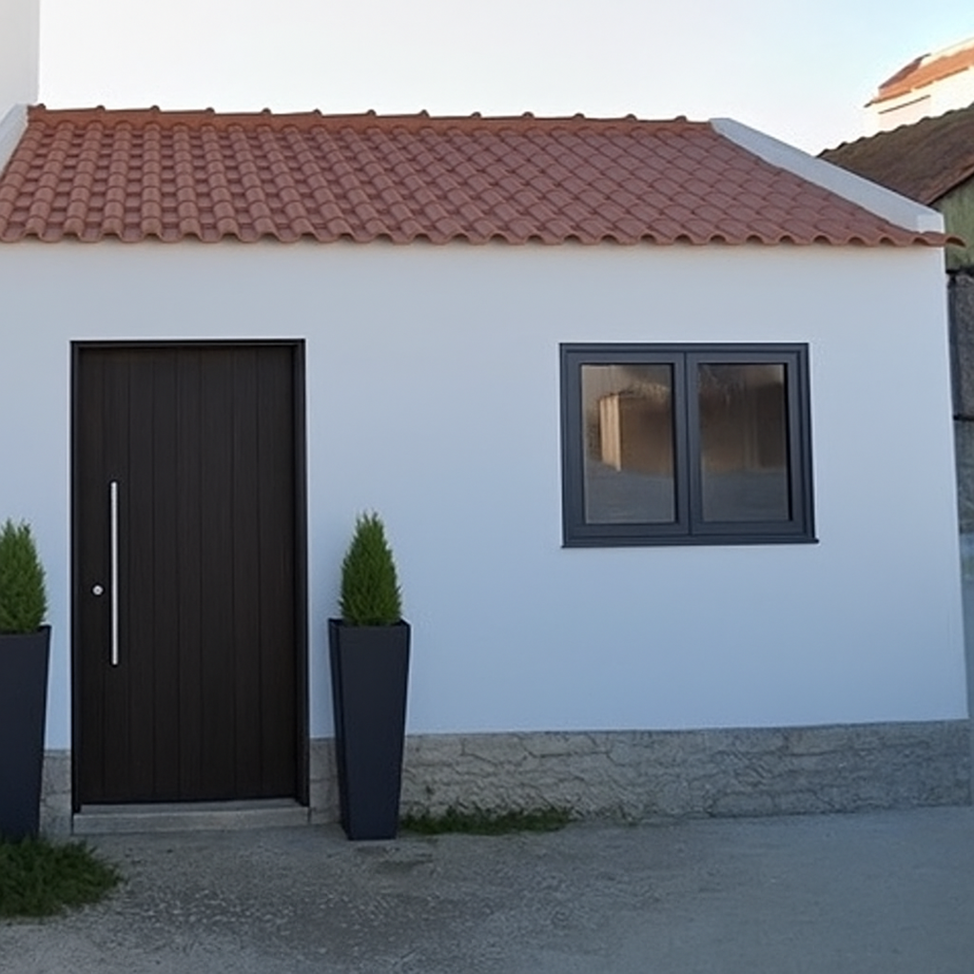 Garagem Espetacular com Potencial de Transformação em Escaroupim: Crie o Seu Refúgio de Sonho!
