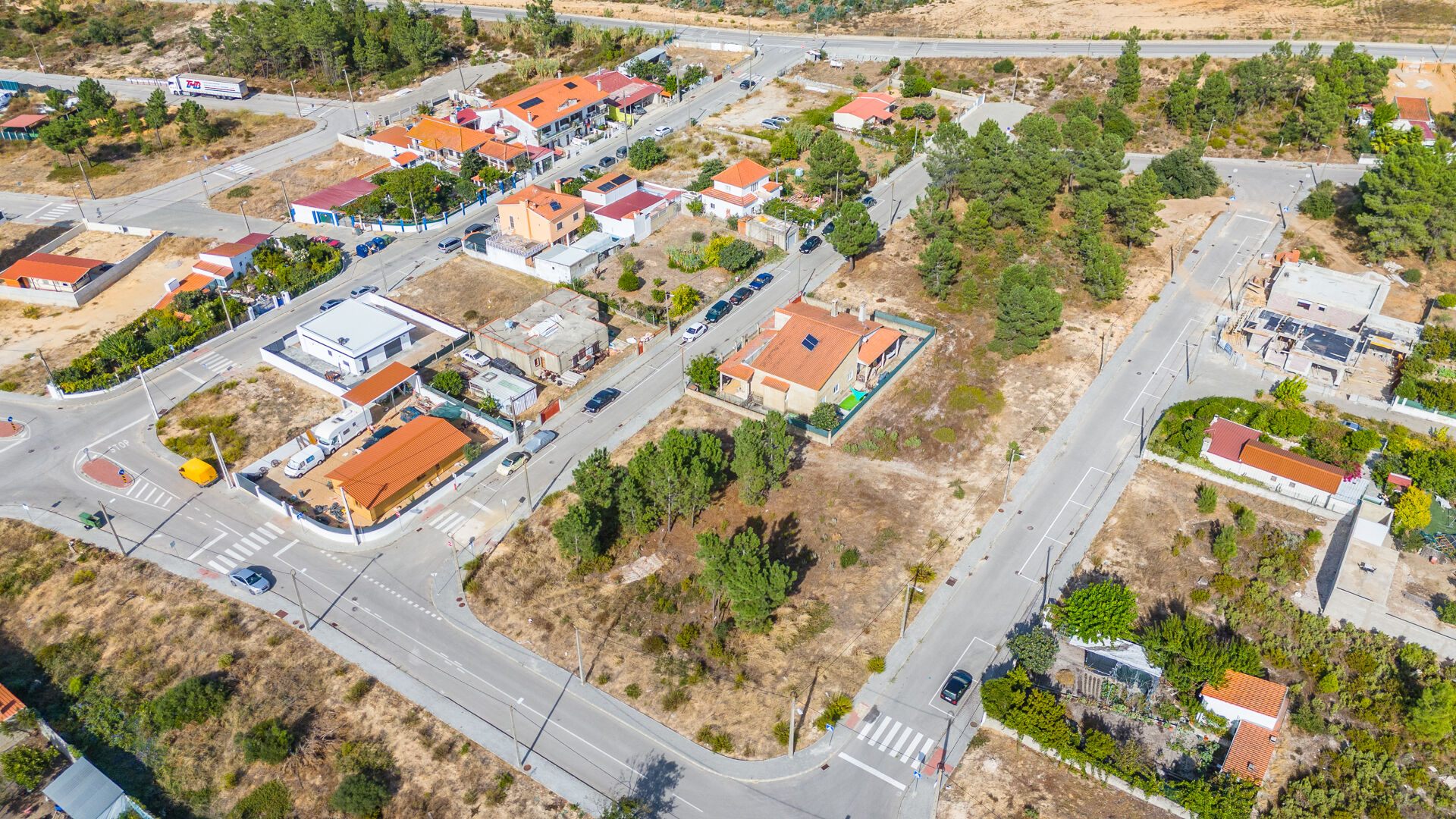 Terreno Urbanizável em Zona Tranquila: Construa a Casa dos Seus Sonhos!
