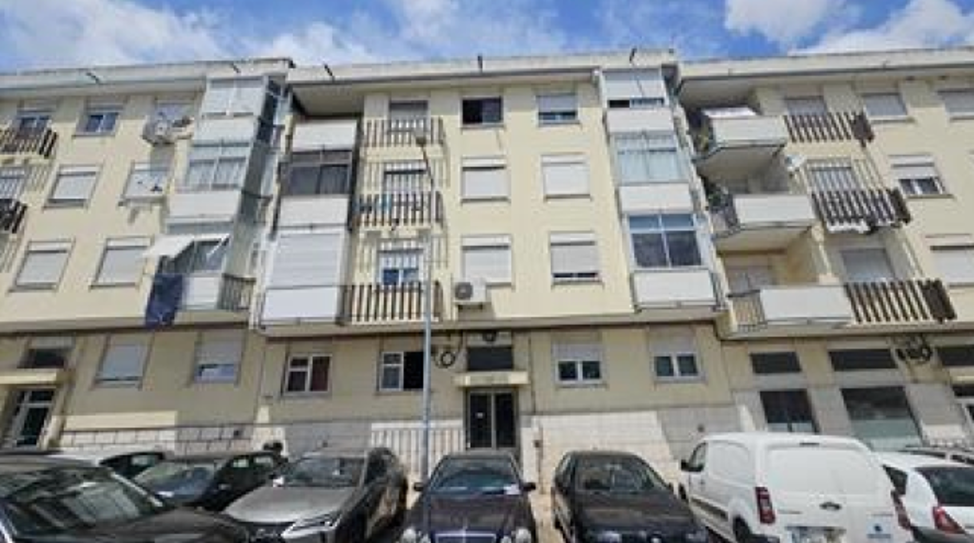 Oportunidade Única T3 Moderno e Remodelado Perto da Escola Rainha Santa!