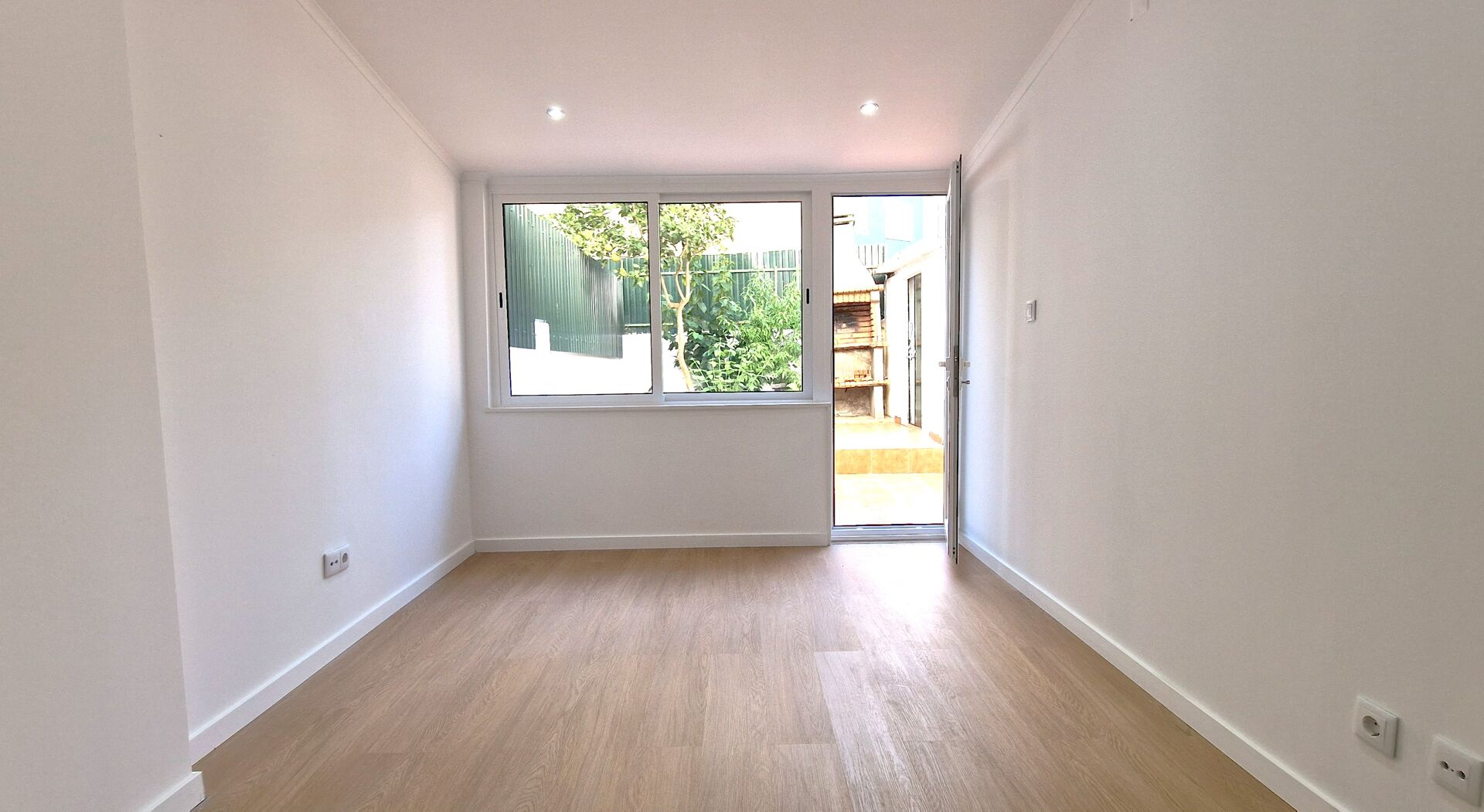 Apartamento com Terraço e Bons Acessos – Um Refúgio de Conforto e Conveniência!