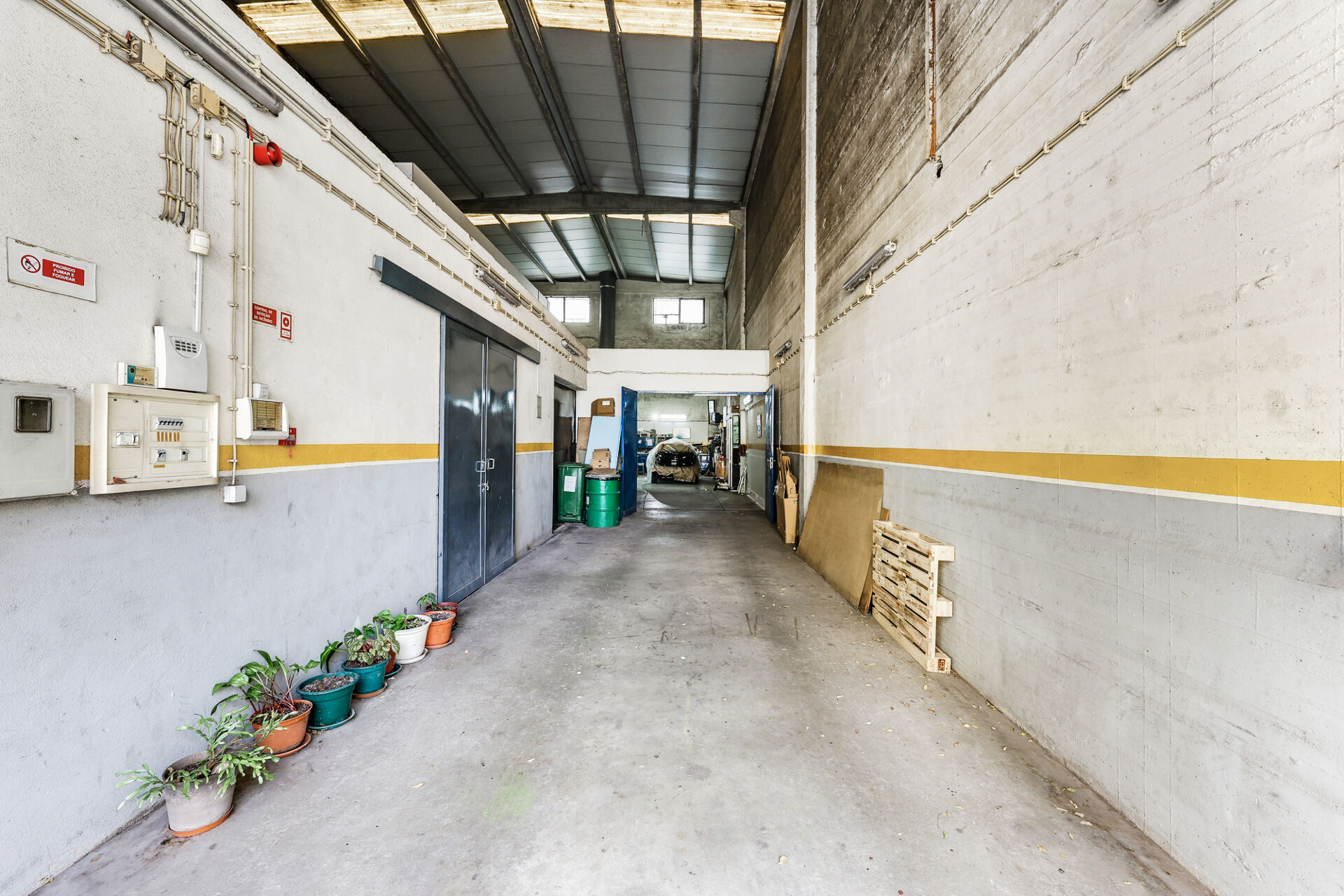 Oportunidade Imperdível: Adquira Oficina de Pintura Automóvel em Funcionamento com Alvará
