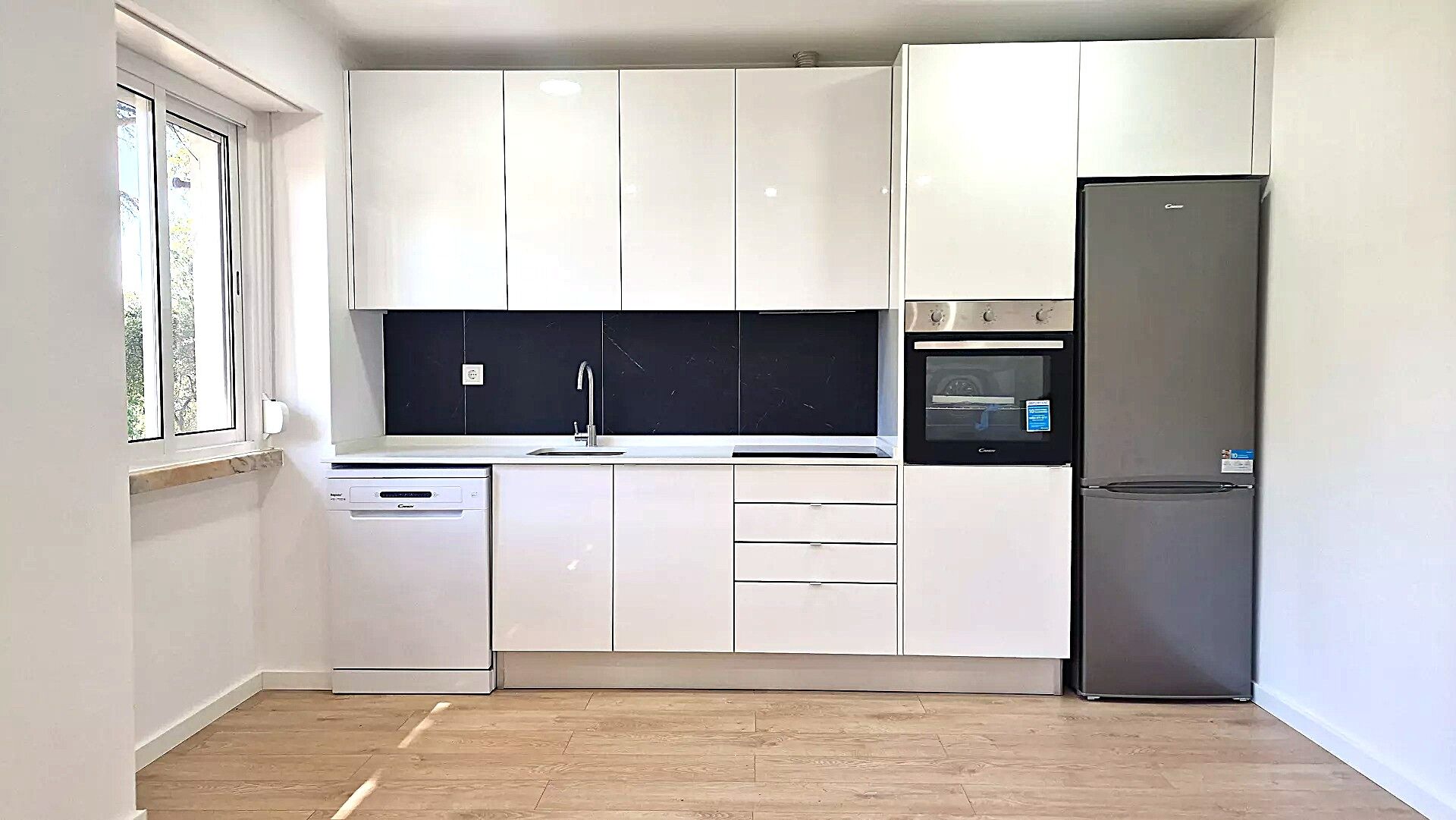 Apartamento Remodelado com 3 Quartos em Bairro Familiar: Conforto e Conveniência na Localização Ideal!
