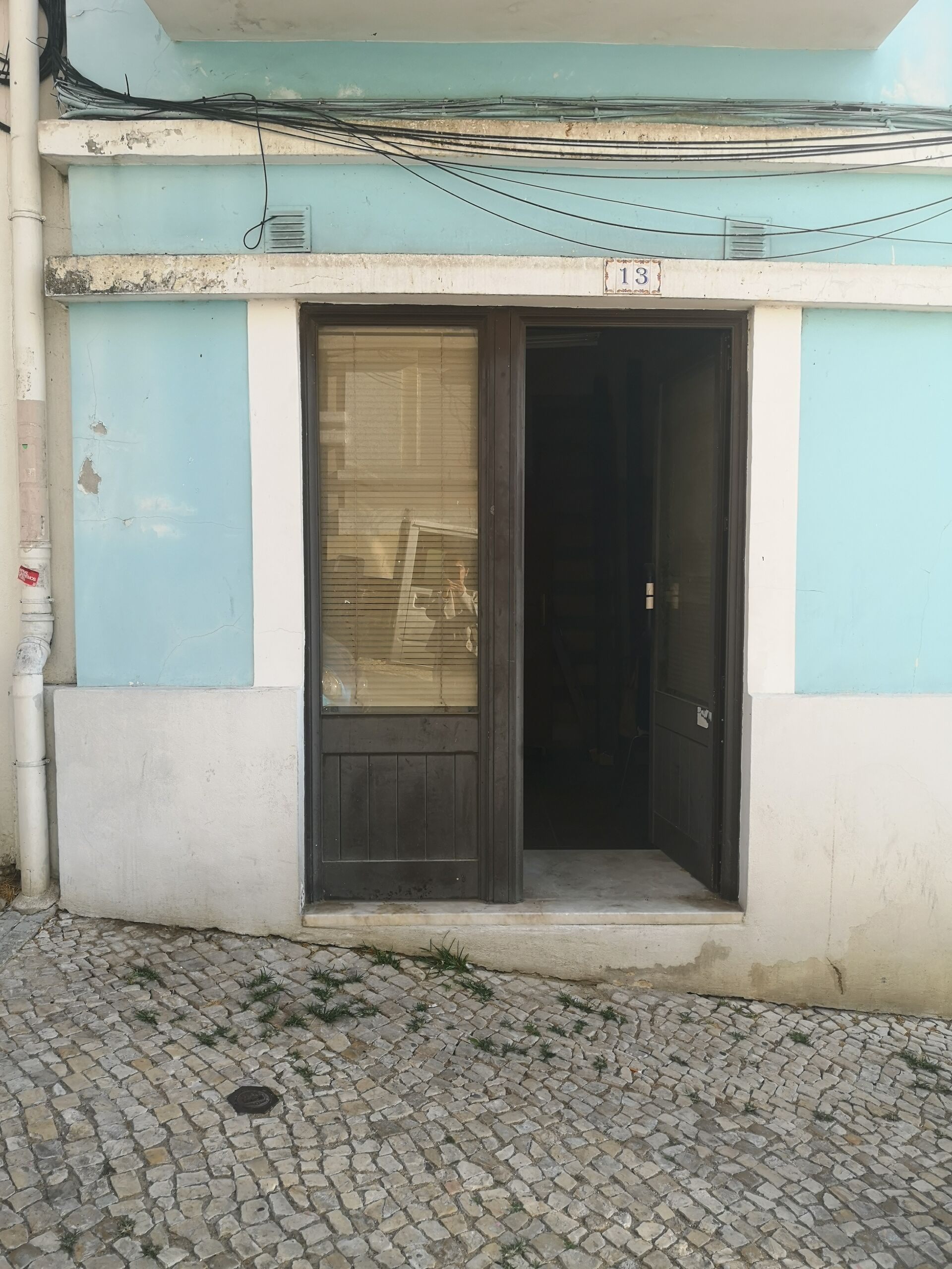 Loja com montra na Penha de França: Oportunidade Única de Investimento!
