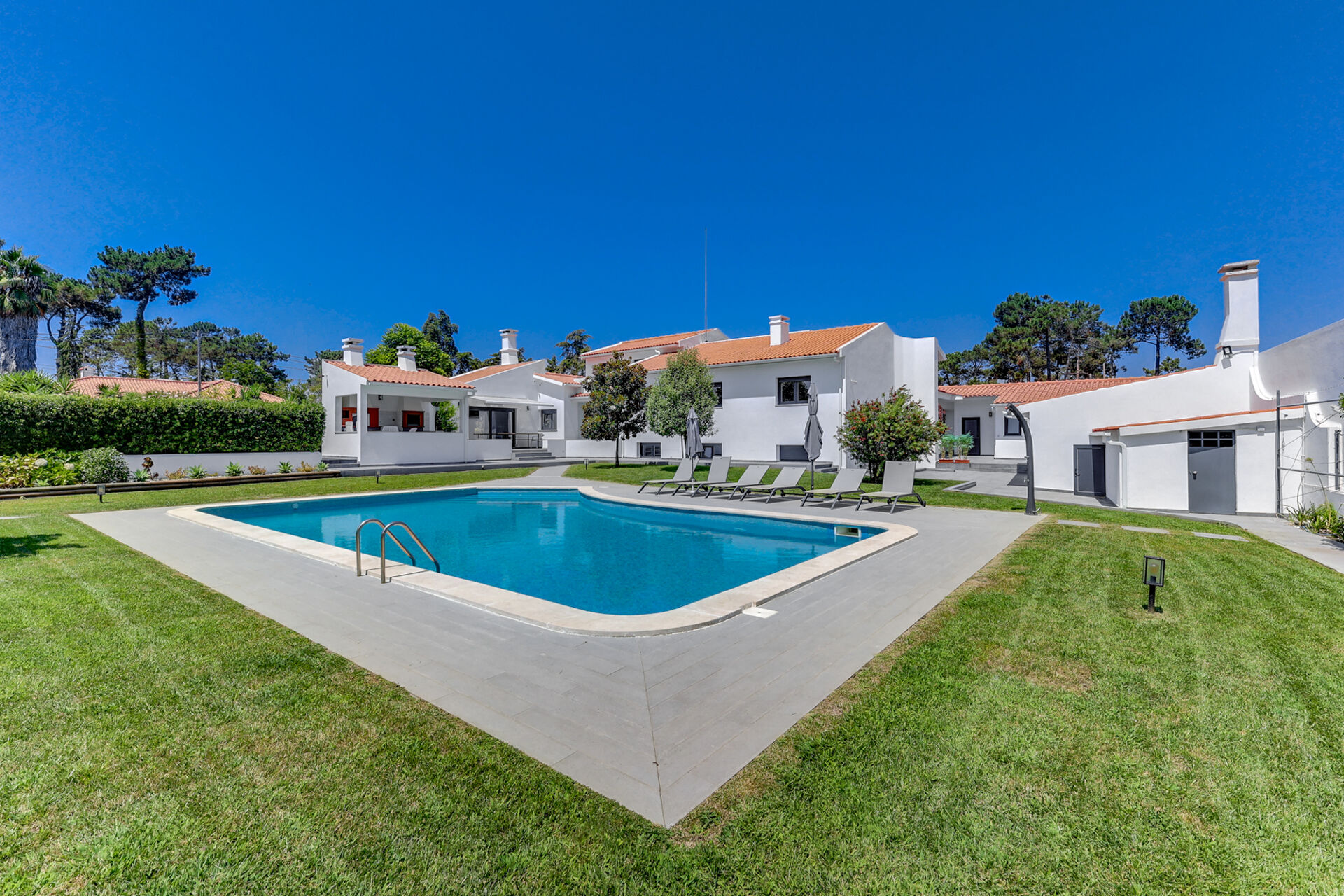 Moradia 9 Assoalhadas, em lote de 2080m2, no centro da Verdizela