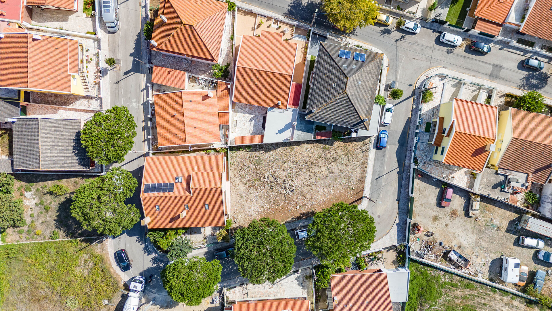 Construa a Casa dos Seus Sonhos: Dois Lotes em Localização Privilegiada e Tranquila