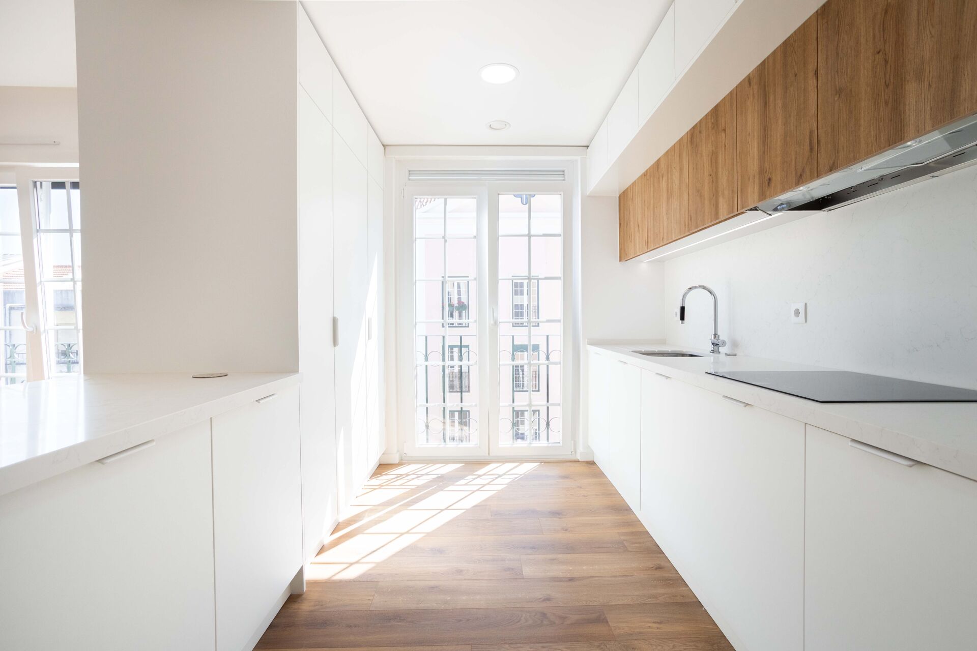 Descubra o Seu Futuro Lar: Moderno T2 em Neudel com Conforto e Conveniência às Portas de Lisboa!