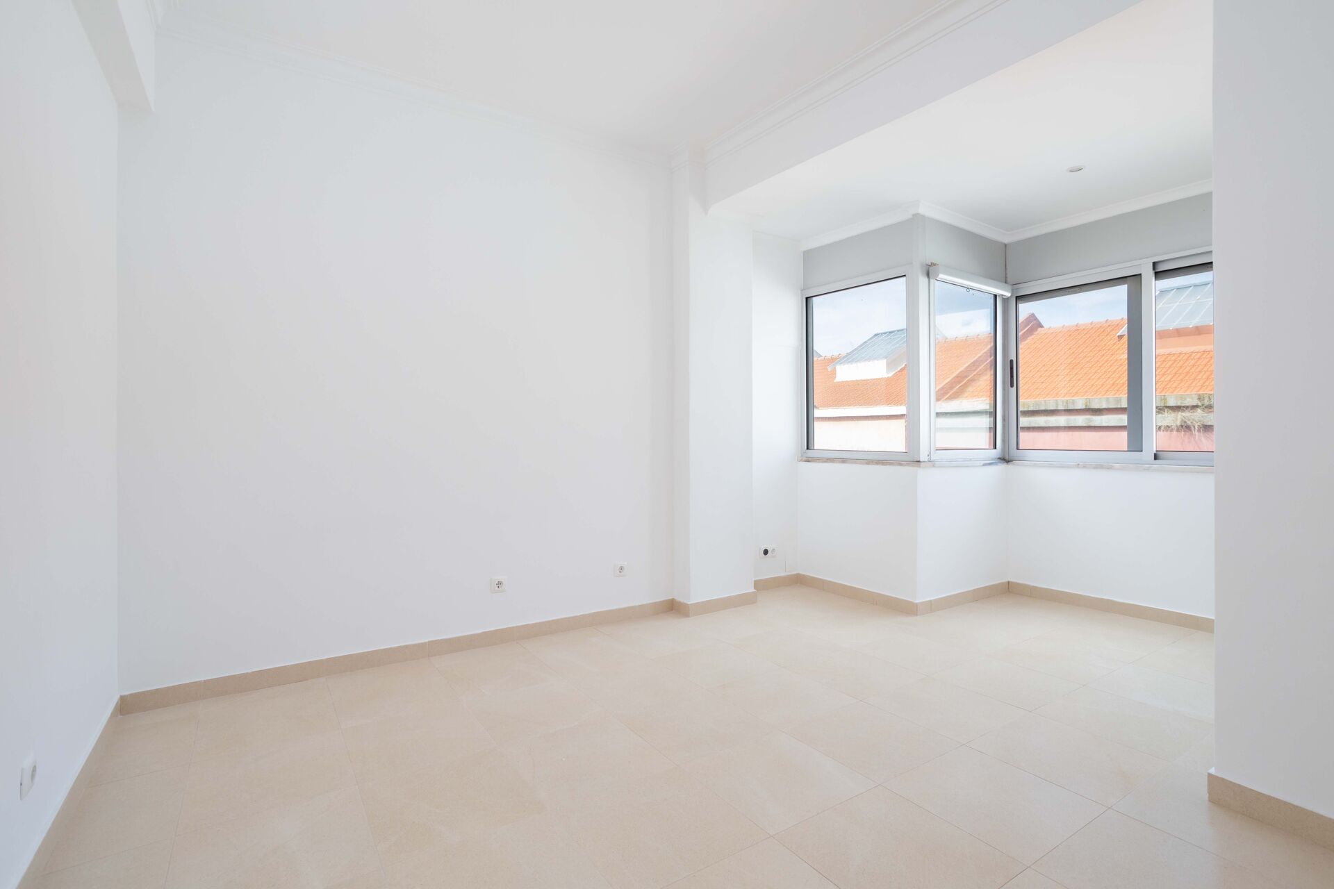 T1 bem localizado com cozinha equipada