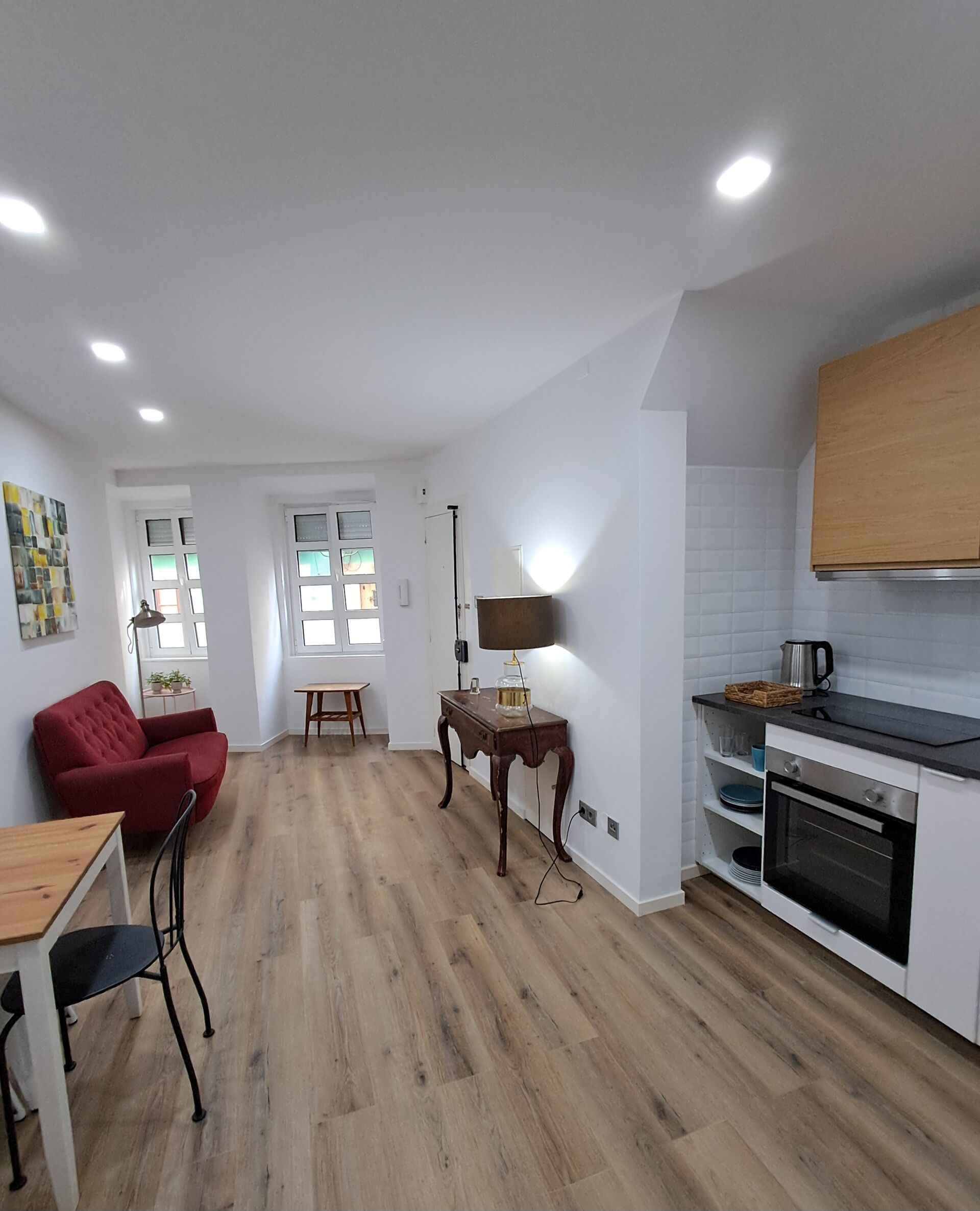 Apartamento Moderno e Charmoso junto ao Miradouro de Santa Catarina em Lisboa
