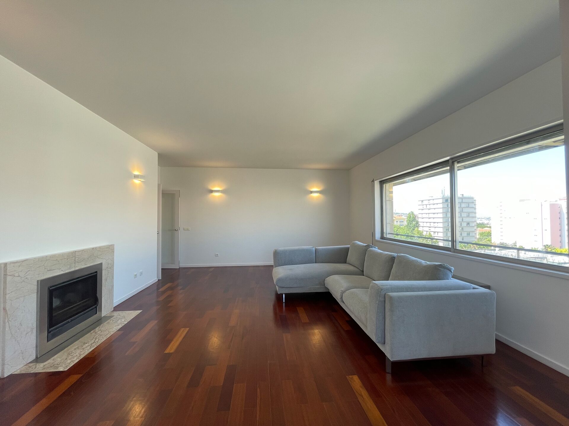 Apartamento Familiar Espaçoso e Funcional com Excelentes Acessibilidades – Venha Sentir-se em Casa!
