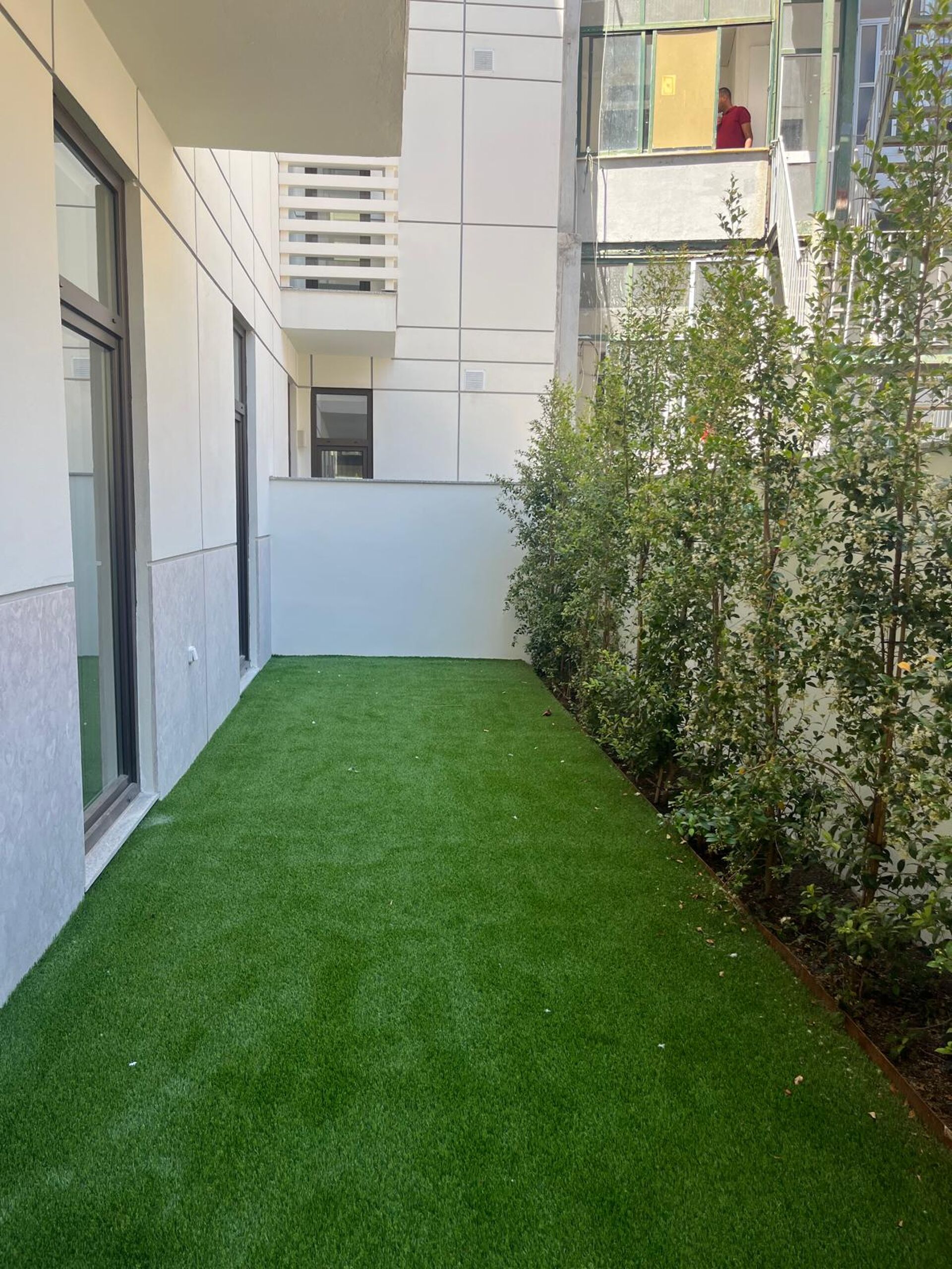 EMPREENDIMENTO ALMIRANTE REIS - CONSTRUÇÃO NOVA T2 COM TERRAÇO