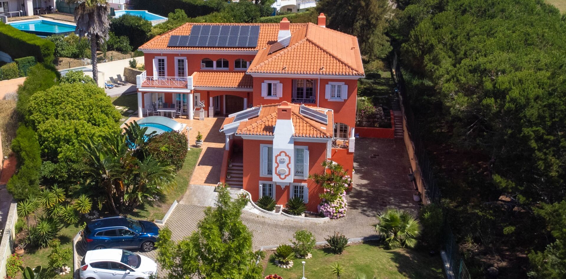 Luxurious villa with pool, an authentic heaven in Beloura/Sintra, on a unique plot (2,000 sqm)