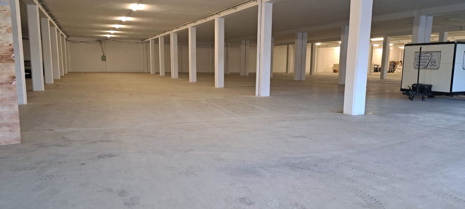 Faça a gestão da sua empresa no coração desta importante zona de negócios de Alhos Vedros.