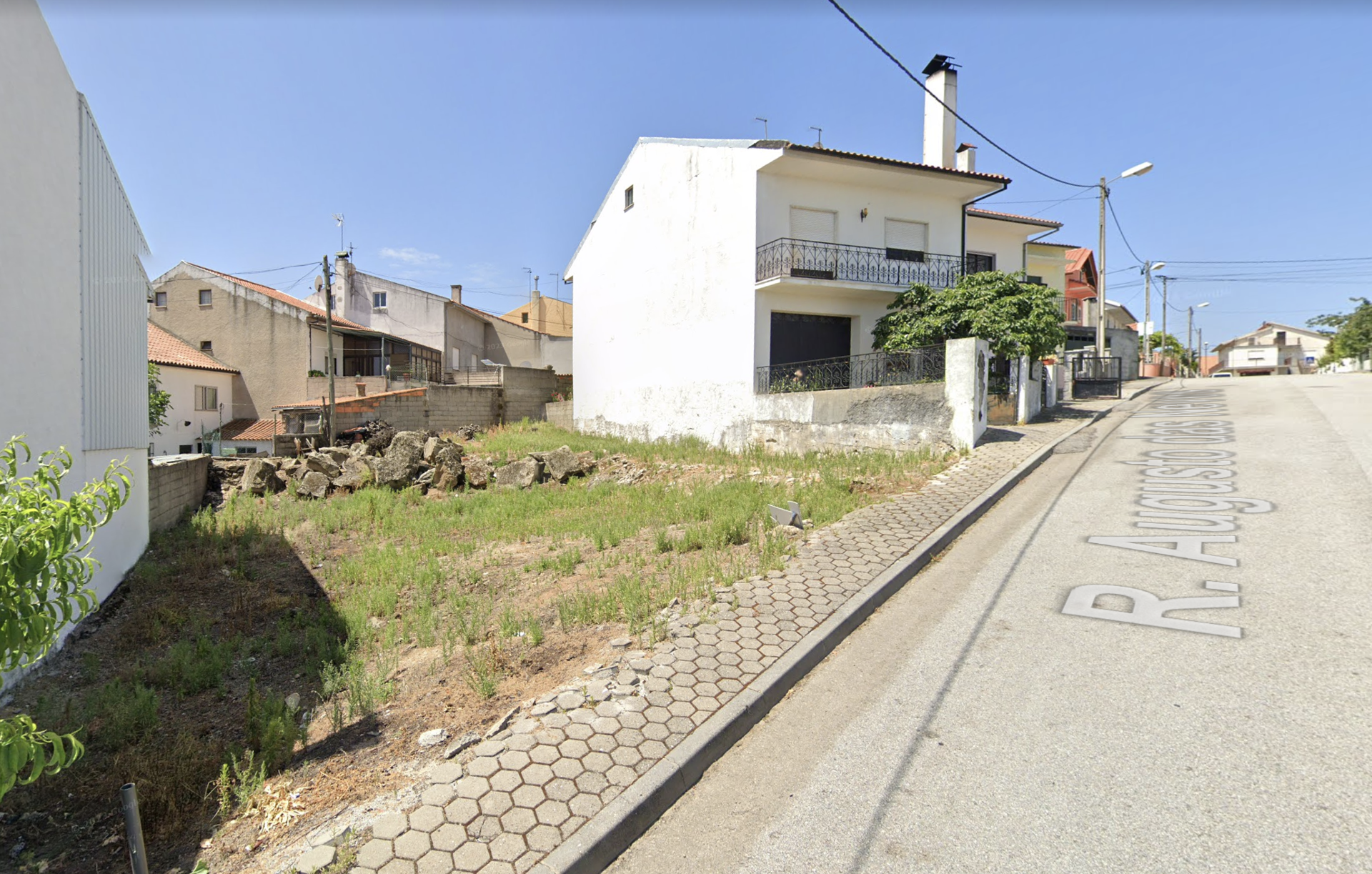Terreno urbano para construção de moradia com dois pisos em Pinhel distrito da Guarda